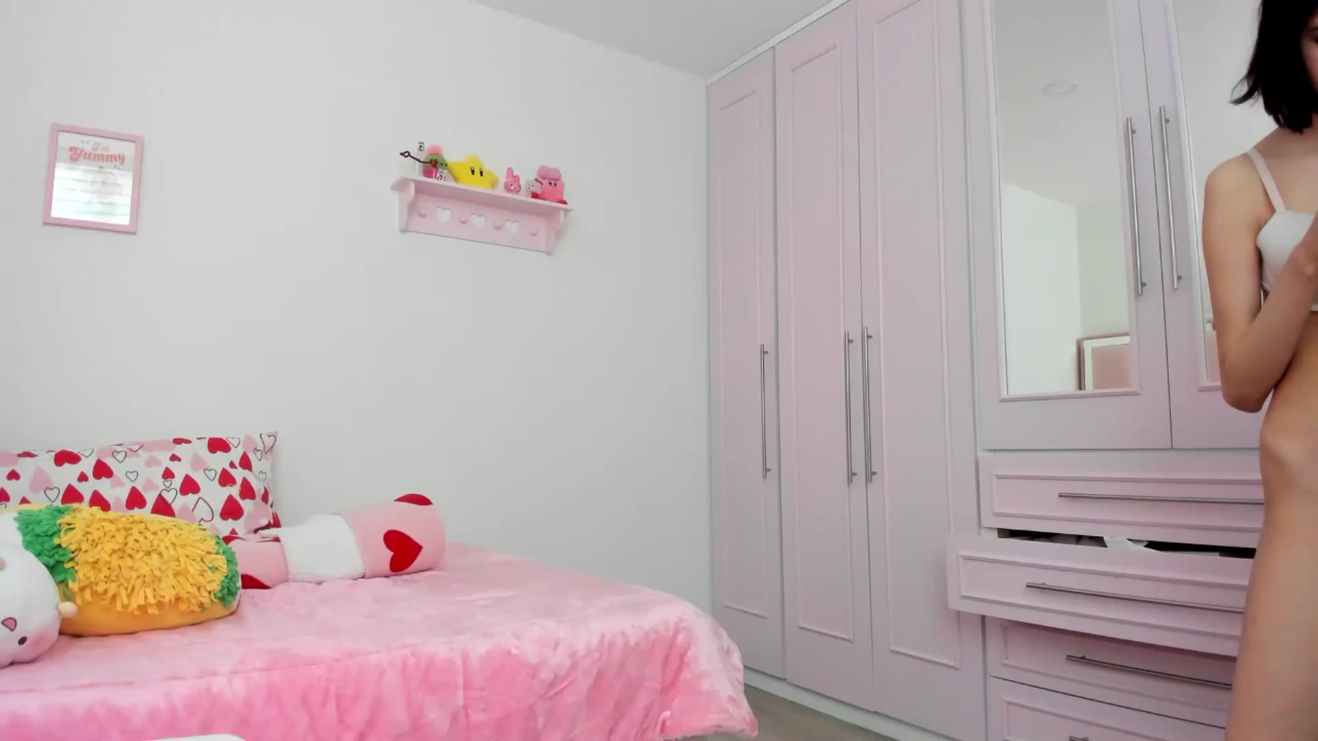 Gallery image thumbnail from Cherrycute666's myfreecams stream on, 04/16/2024, 24:02 image 13 of 20