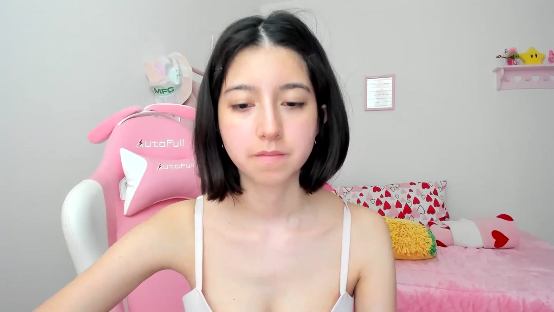 Gallery image thumbnail from Cherrycute666's myfreecams stream on, 04/16/2024, 24:02 image 14 of 20