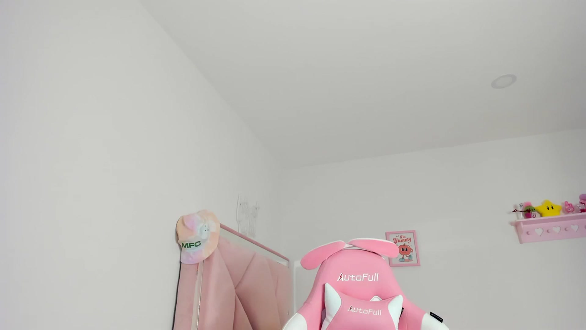 Gallery image thumbnail from Cherrycute666's myfreecams stream on, 04/16/2024, 06:54 image 5 of 20