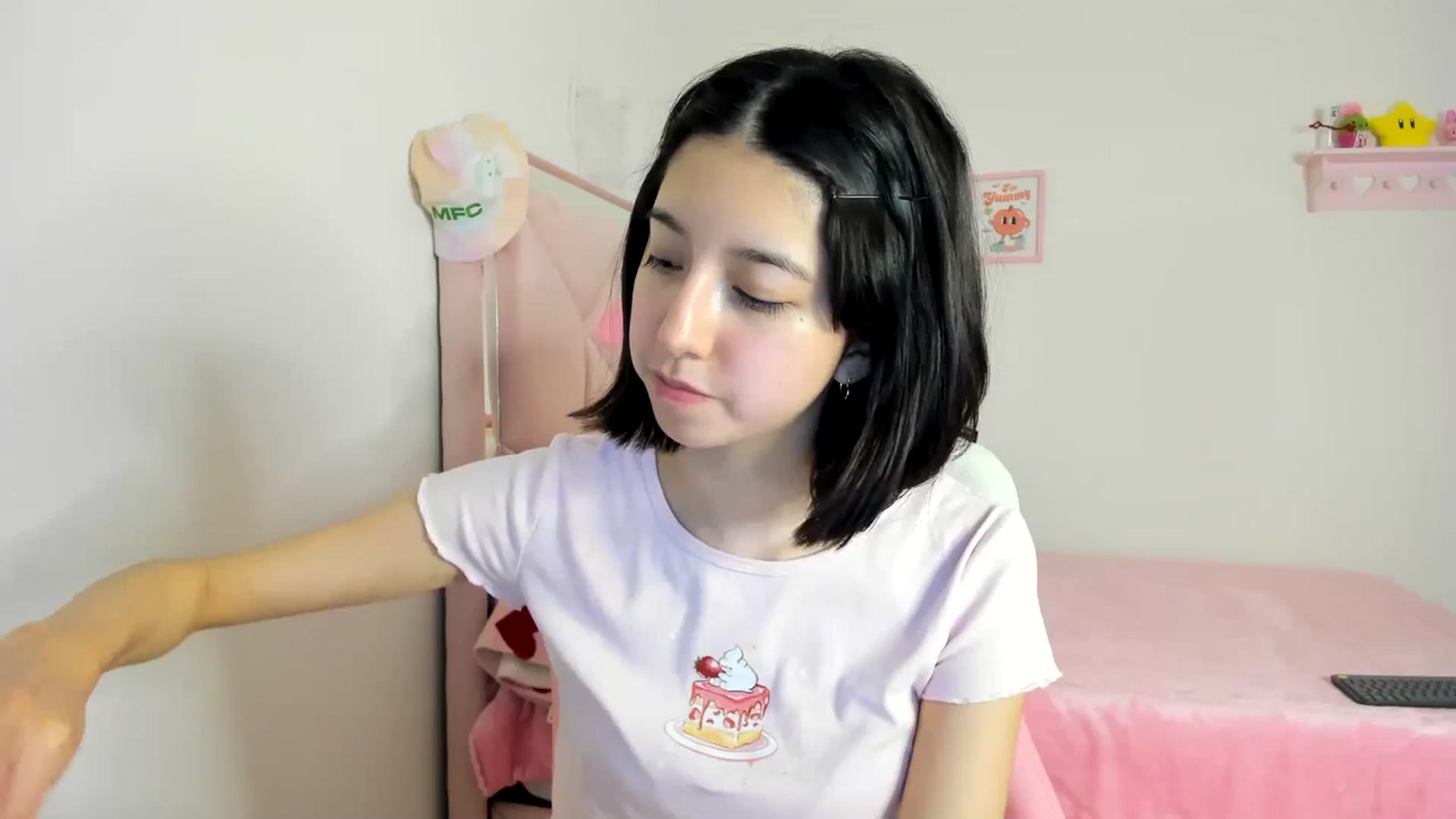 Gallery image thumbnail from Cherrycute666's myfreecams stream on, 04/16/2024, 06:54 image 4 of 20