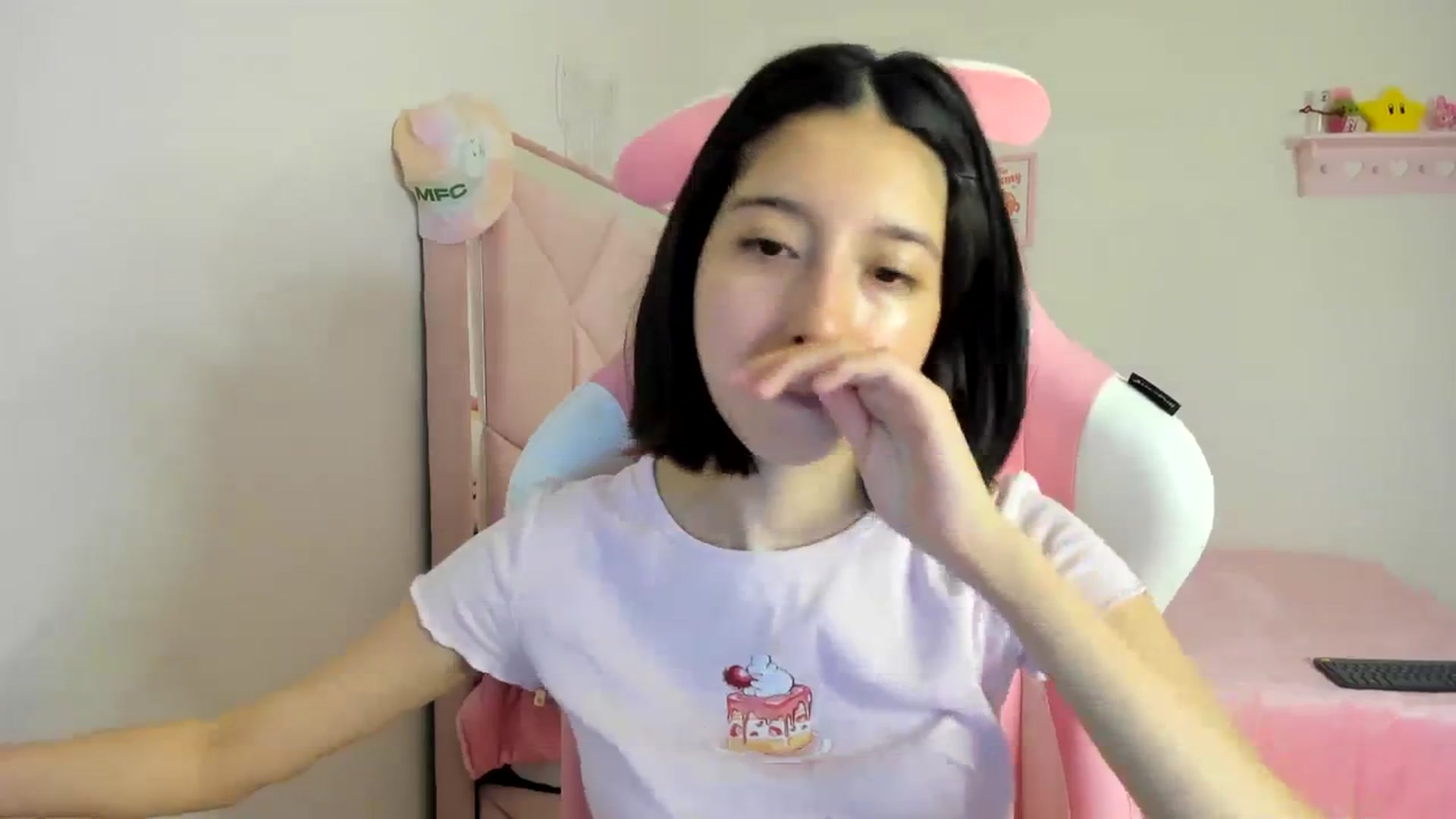 Gallery image thumbnail from Cherrycute666's myfreecams stream on, 04/16/2024, 06:54 image 8 of 20