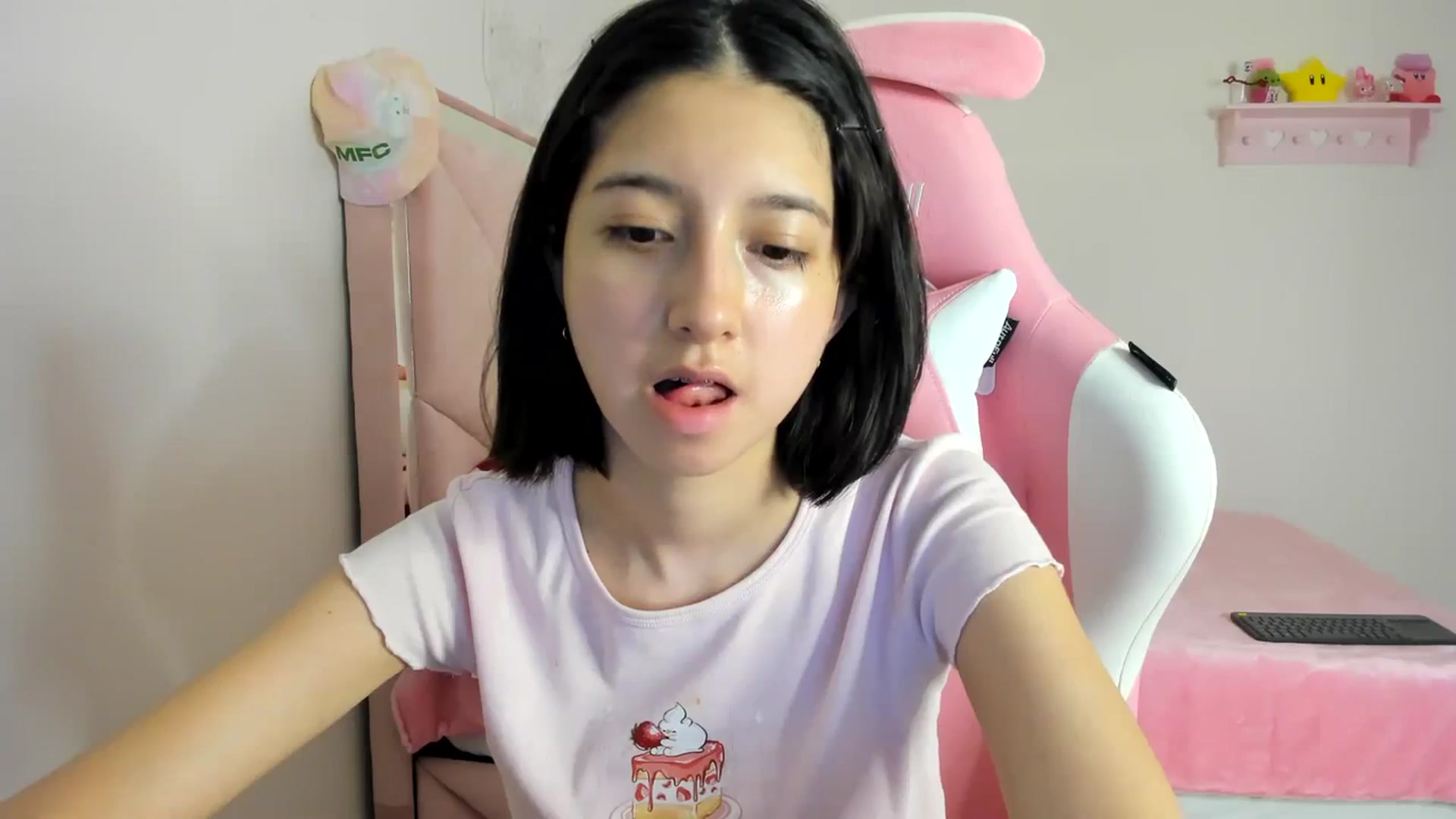 Gallery image thumbnail from Cherrycute666's myfreecams stream on, 04/16/2024, 06:54 image 7 of 20