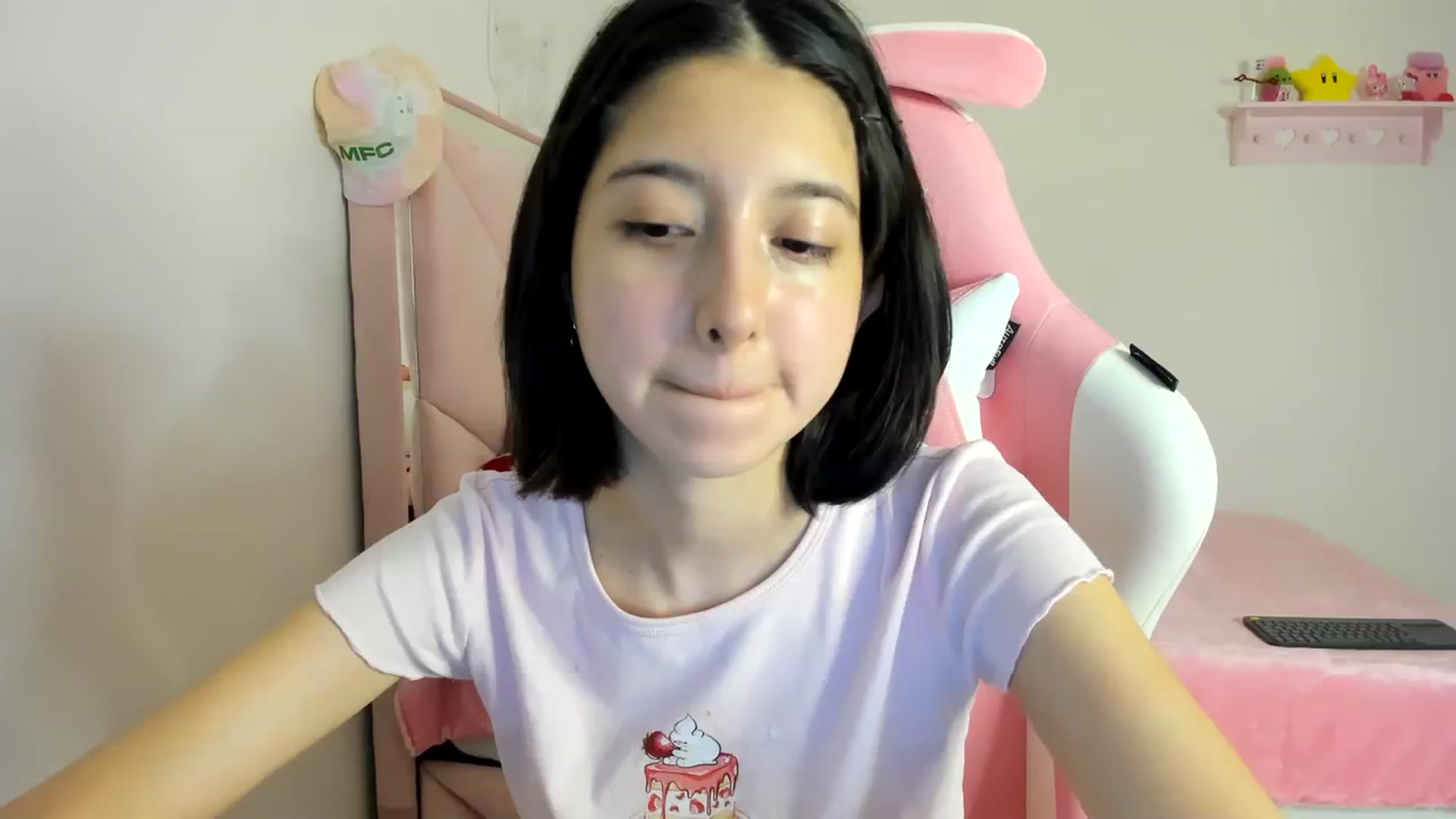 Gallery image thumbnail from Cherrycute666's myfreecams stream on, 04/16/2024, 06:54 image 6 of 20