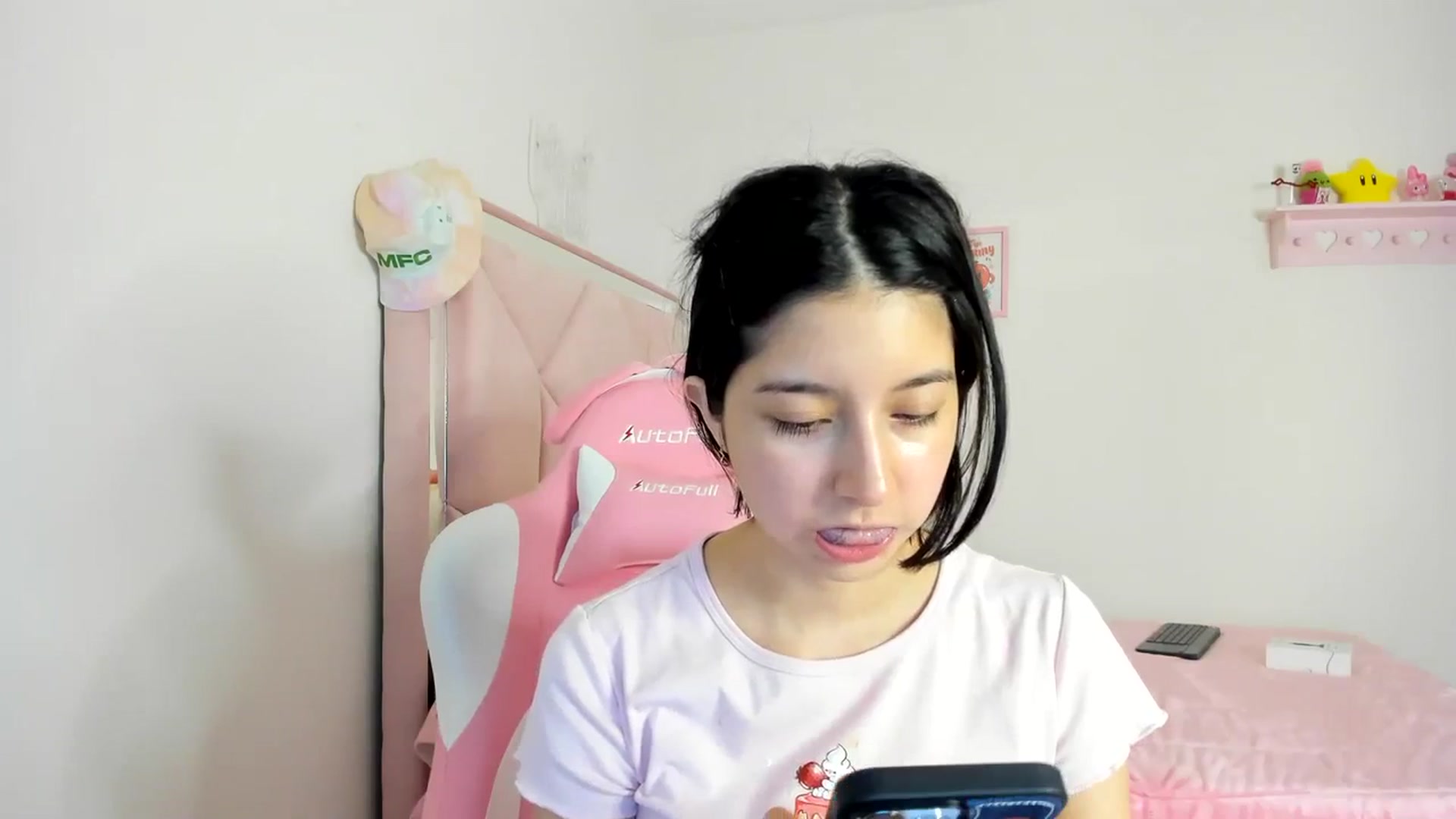 Gallery image thumbnail from Cherrycute666's myfreecams stream on, 04/16/2024, 06:54 image 18 of 20