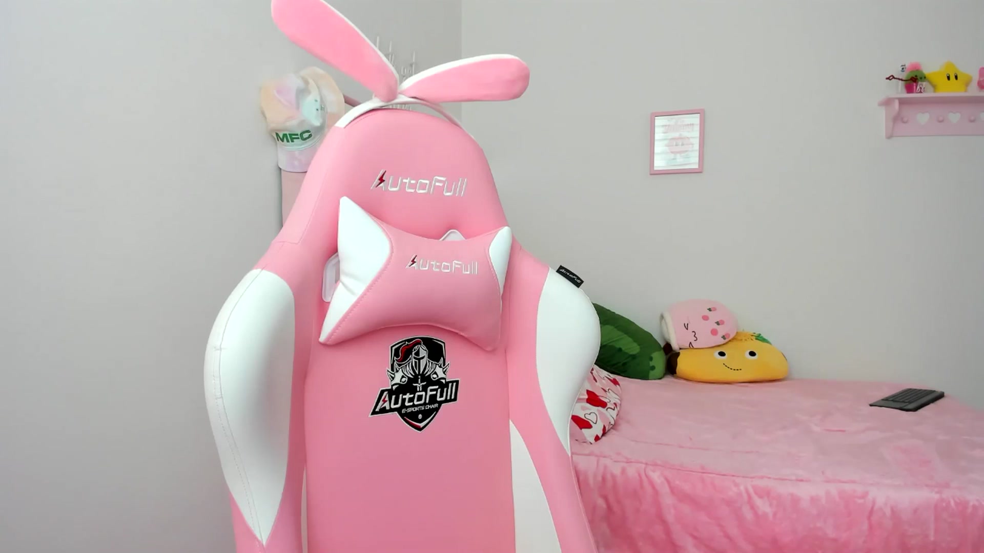 Gallery image thumbnail from Cherrycute666's myfreecams stream on, 04/16/2024, 19:53 image 6 of 20