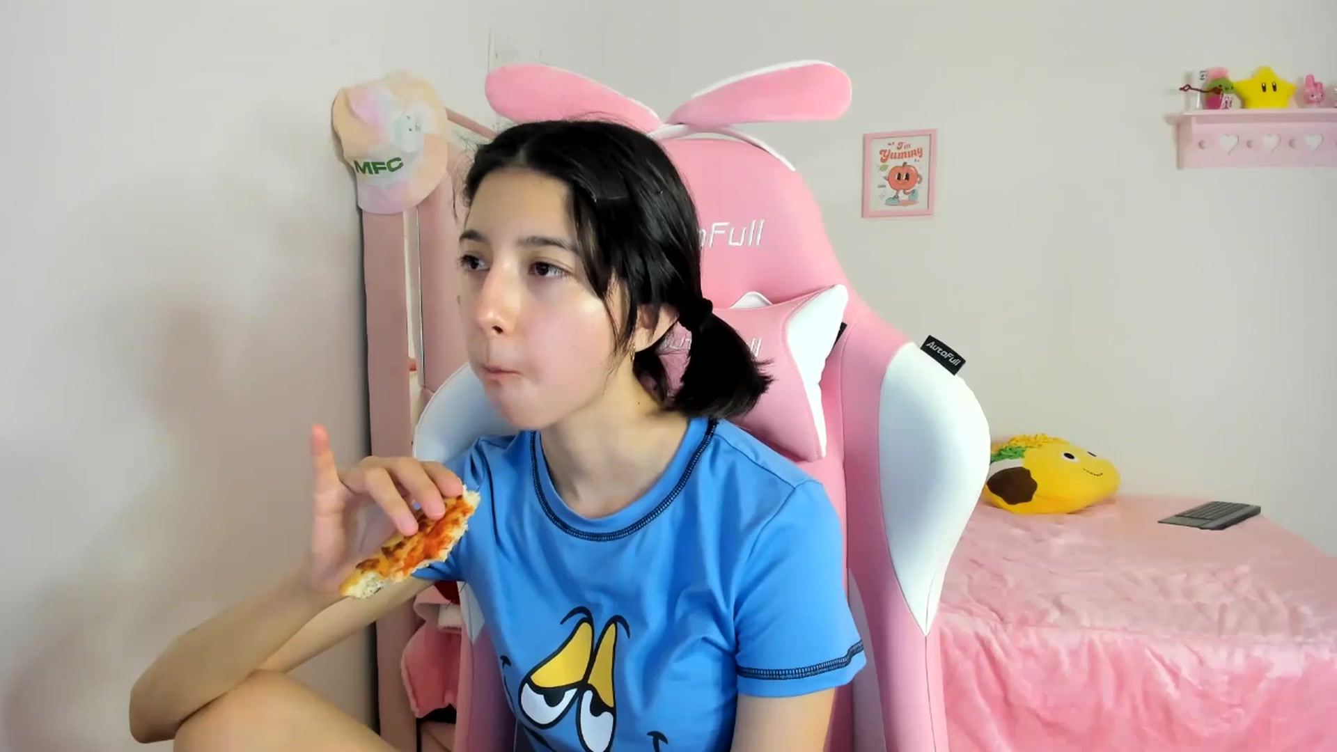 Gallery image thumbnail from Cherrycute666's myfreecams stream on, 04/17/2024, 05:31 image 15 of 20