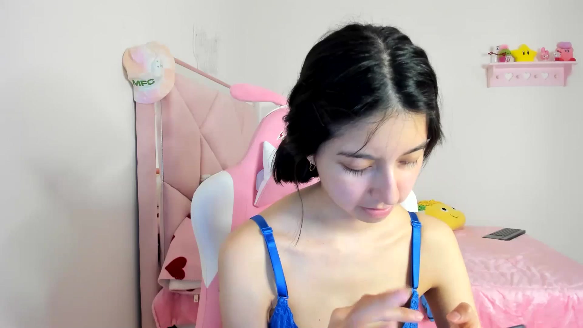 Gallery image thumbnail from Cherrycute666's myfreecams stream on, 04/17/2024, 05:31 image 9 of 20
