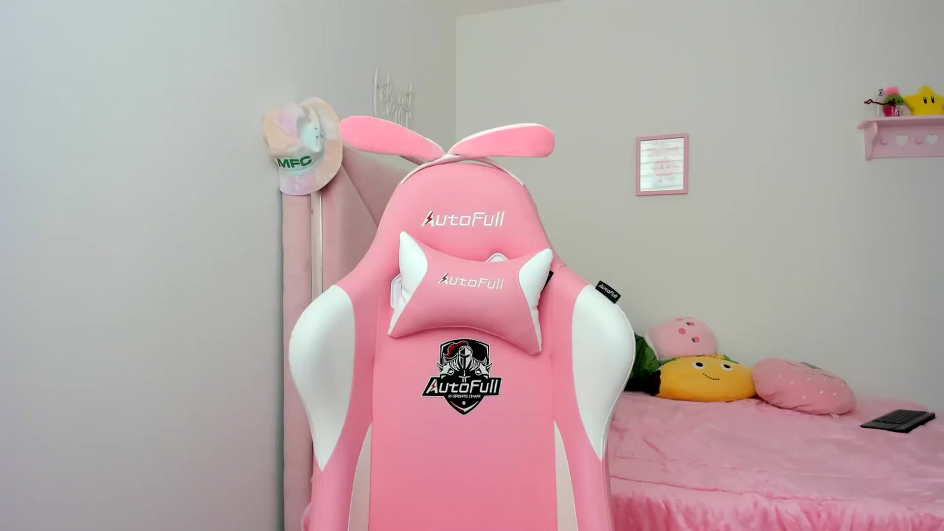 Gallery image thumbnail from Cherrycute666's myfreecams stream on, 04/17/2024, 20:55 image 4 of 20