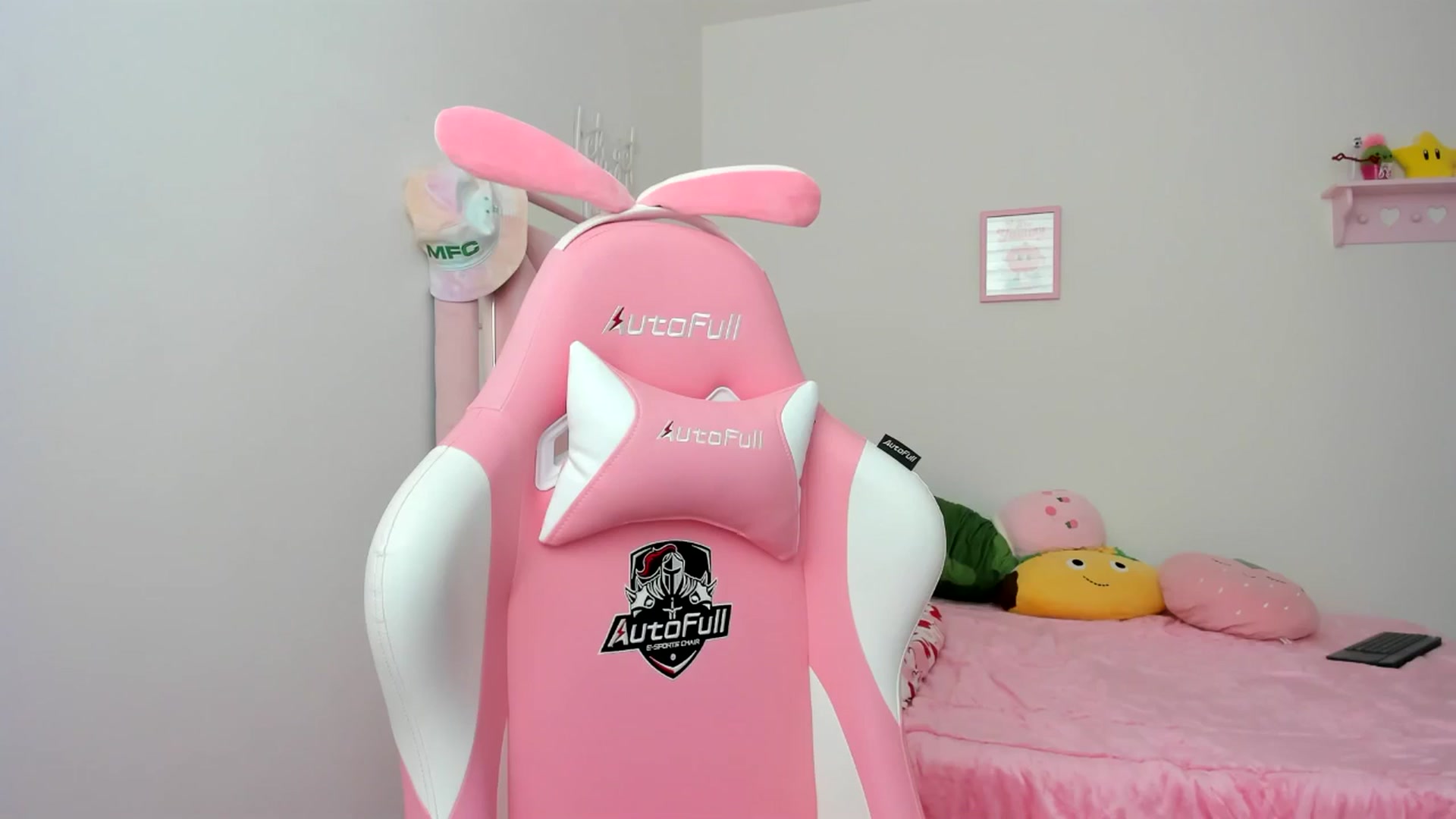 Gallery image thumbnail from Cherrycute666's myfreecams stream on, 04/17/2024, 20:55 image 2 of 20