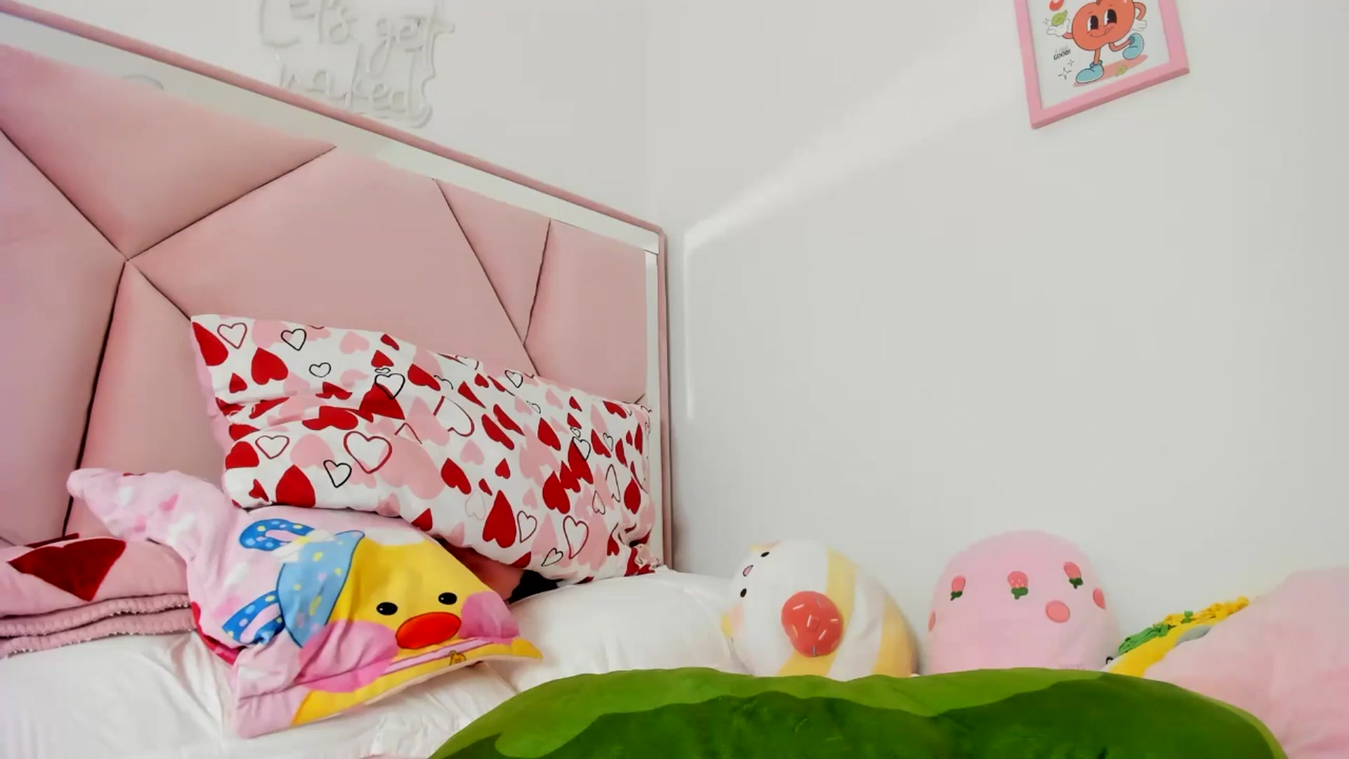 Gallery image thumbnail from Cherrycute666's myfreecams stream on, 04/18/2024, 03:53 image 16 of 20