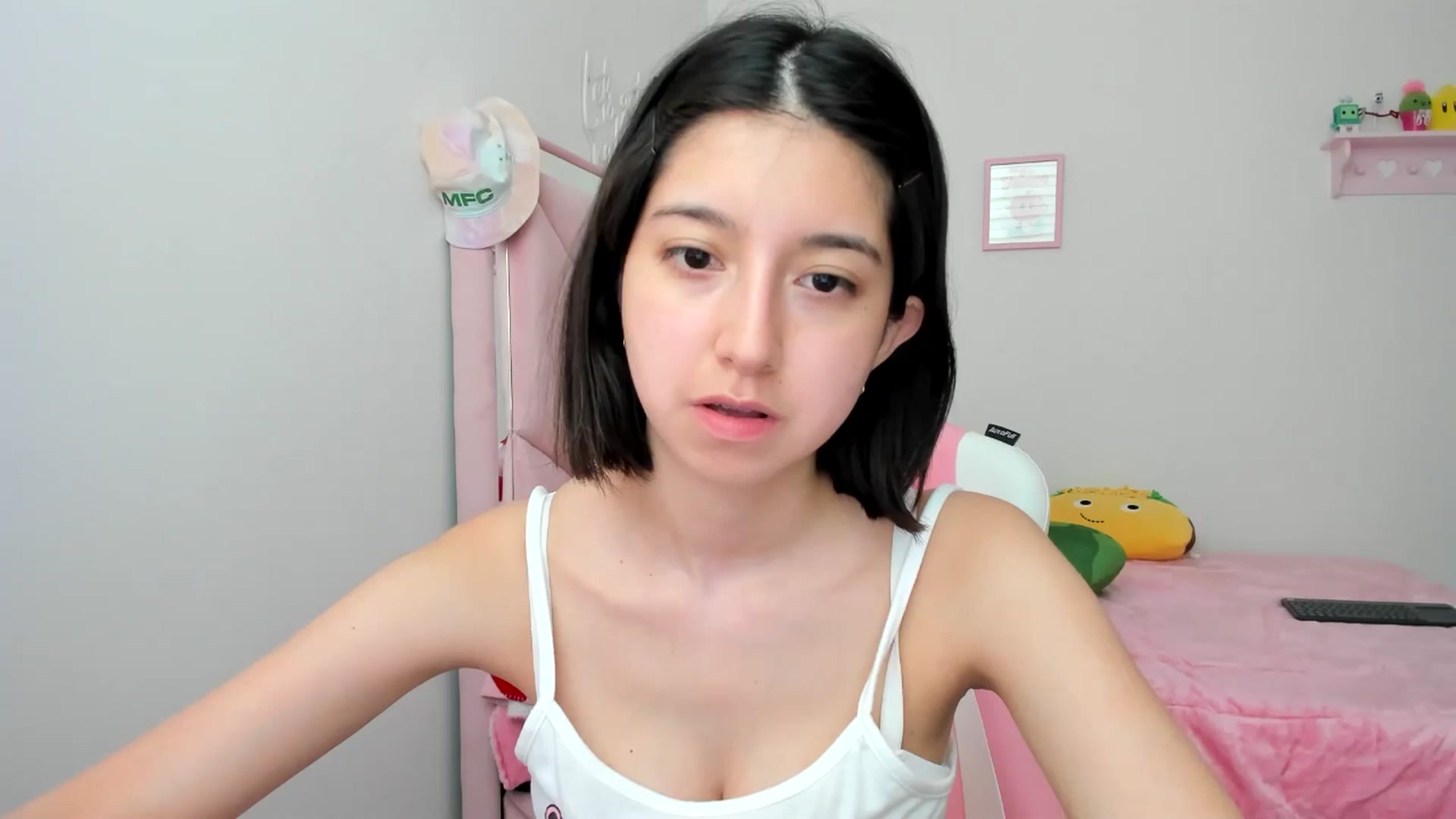 Gallery image thumbnail from Cherrycute666's myfreecams stream on, 04/18/2024, 23:56 image 13 of 20