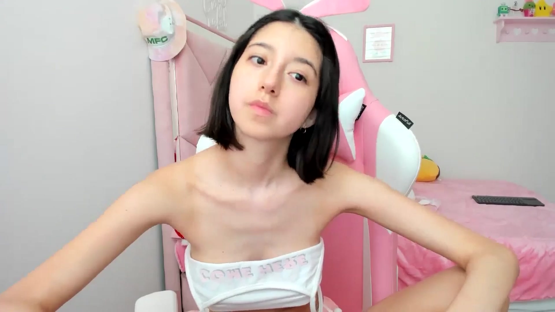Gallery image thumbnail from Cherrycute666's myfreecams stream on, 04/18/2024, 23:56 image 7 of 20