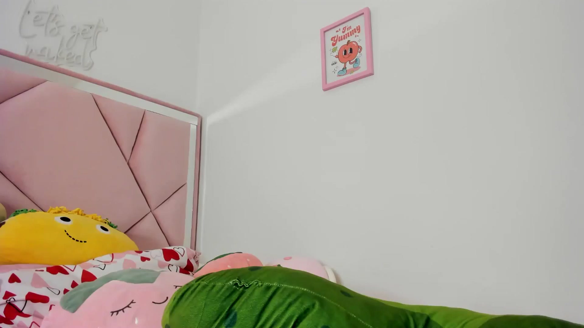 Gallery image thumbnail from Cherrycute666's myfreecams stream on, 04/19/2024, 02:12 image 15 of 20
