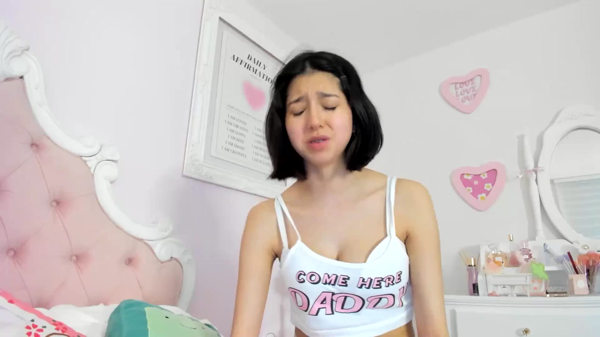 Gallery image thumbnail from Cherrycute666's myfreecams stream on, 04/19/2024, 02:12 image 8 of 20