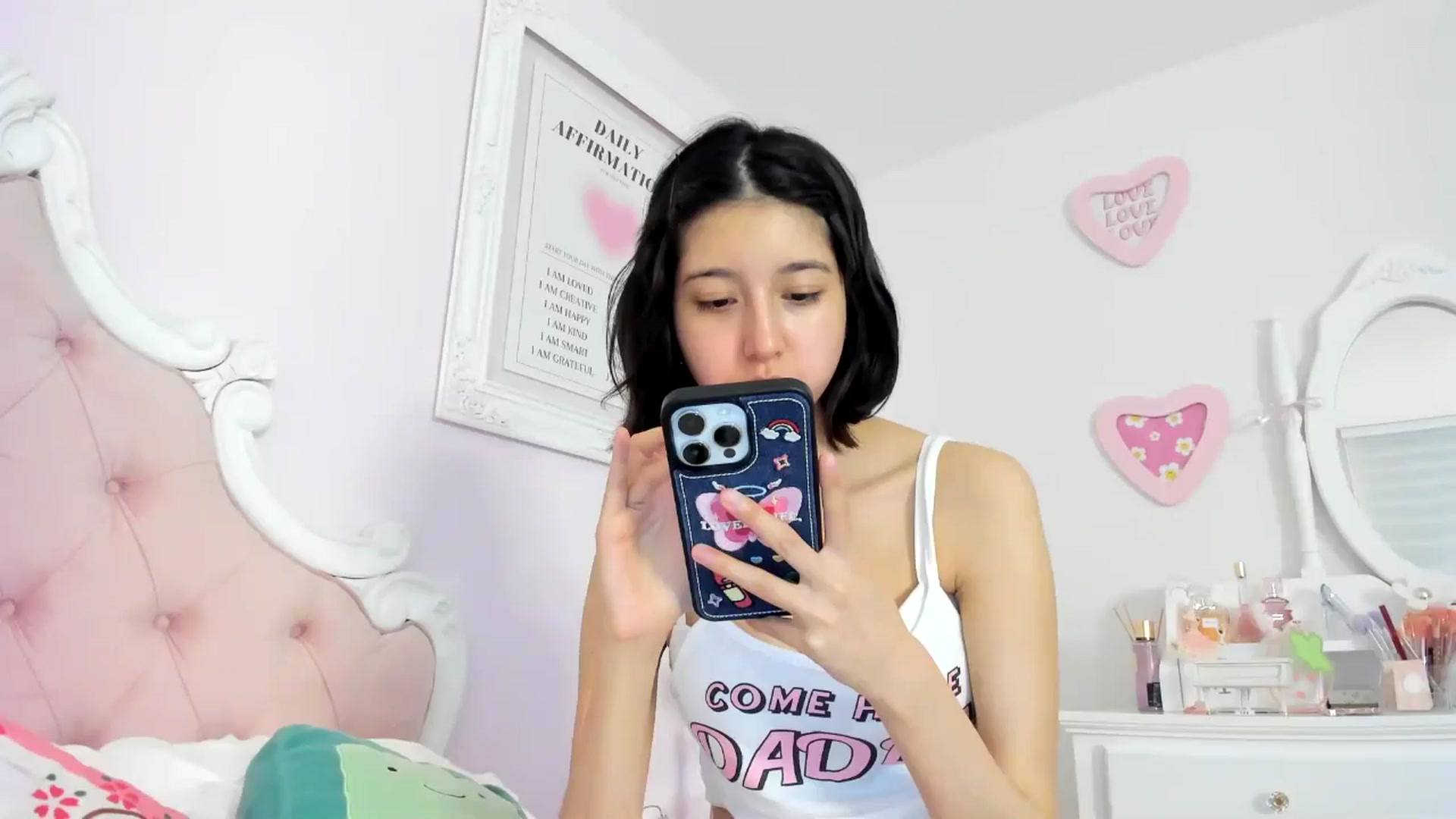 Gallery image thumbnail from Cherrycute666's myfreecams stream on, 04/19/2024, 02:12 image 10 of 20