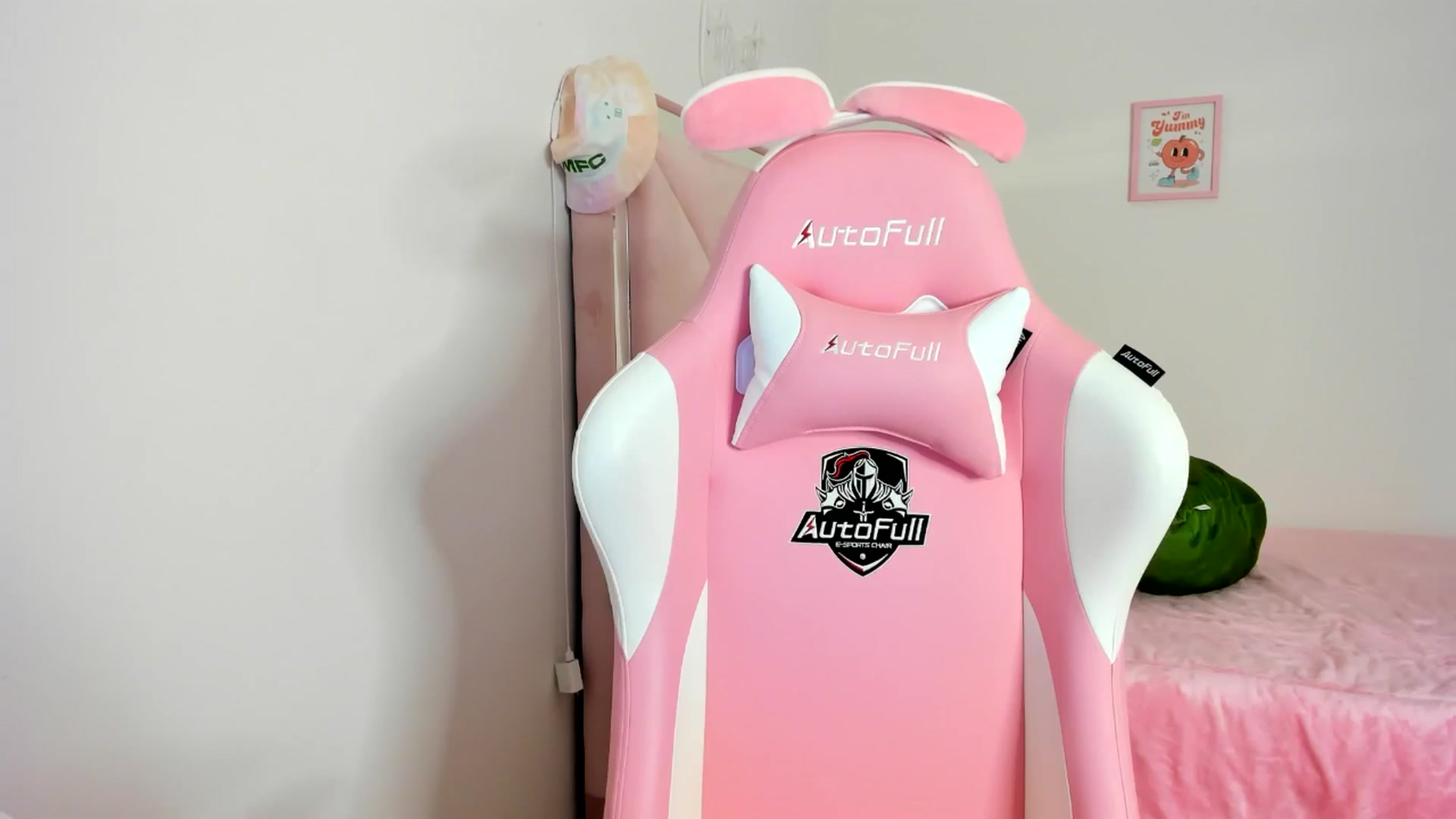 Gallery image thumbnail from Cherrycute666's myfreecams stream on, 04/19/2024, 04:56 image 13 of 20