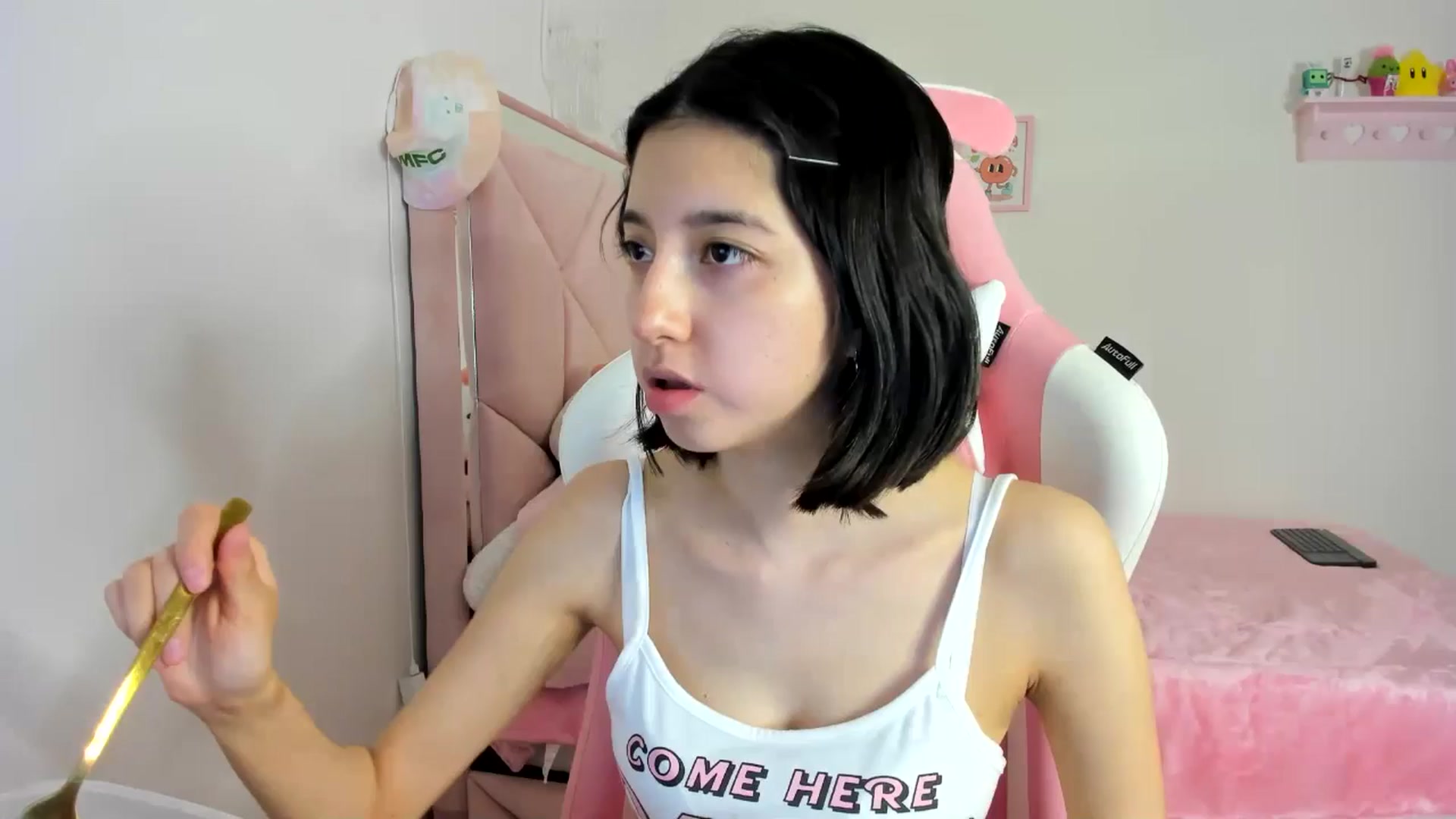 Gallery image thumbnail from Cherrycute666's myfreecams stream on, 04/19/2024, 04:56 image 6 of 20
