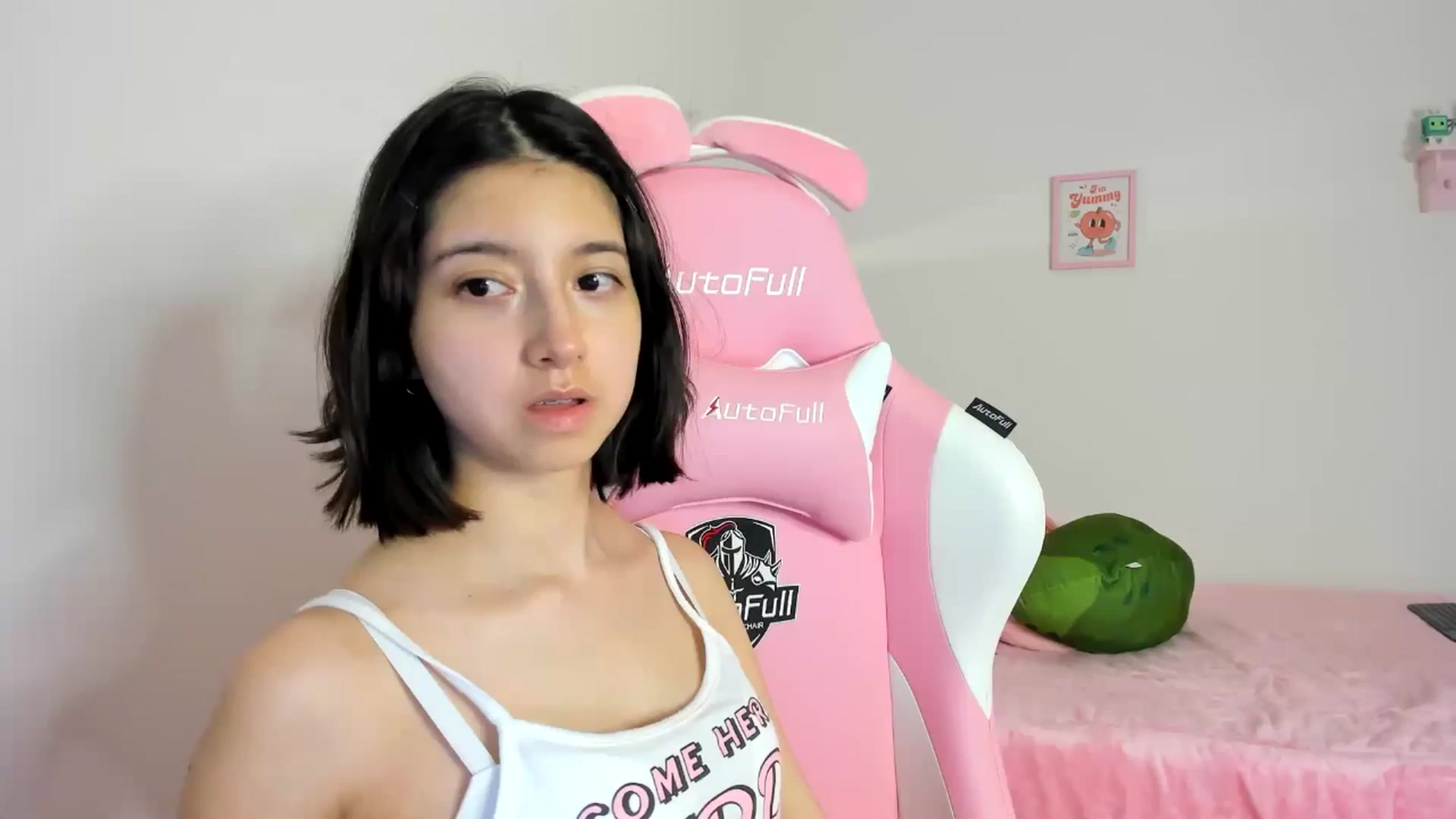 Gallery image thumbnail from Cherrycute666's myfreecams stream on, 04/19/2024, 04:56 image 17 of 20