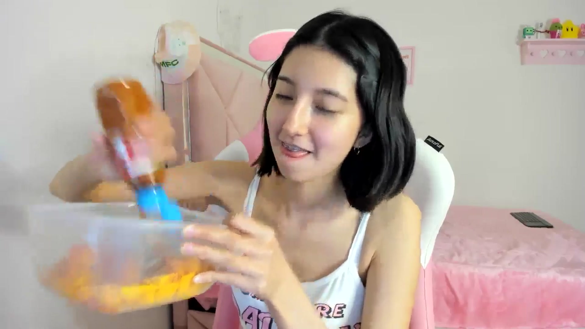 Gallery image thumbnail from Cherrycute666's myfreecams stream on, 04/19/2024, 04:56 image 5 of 20