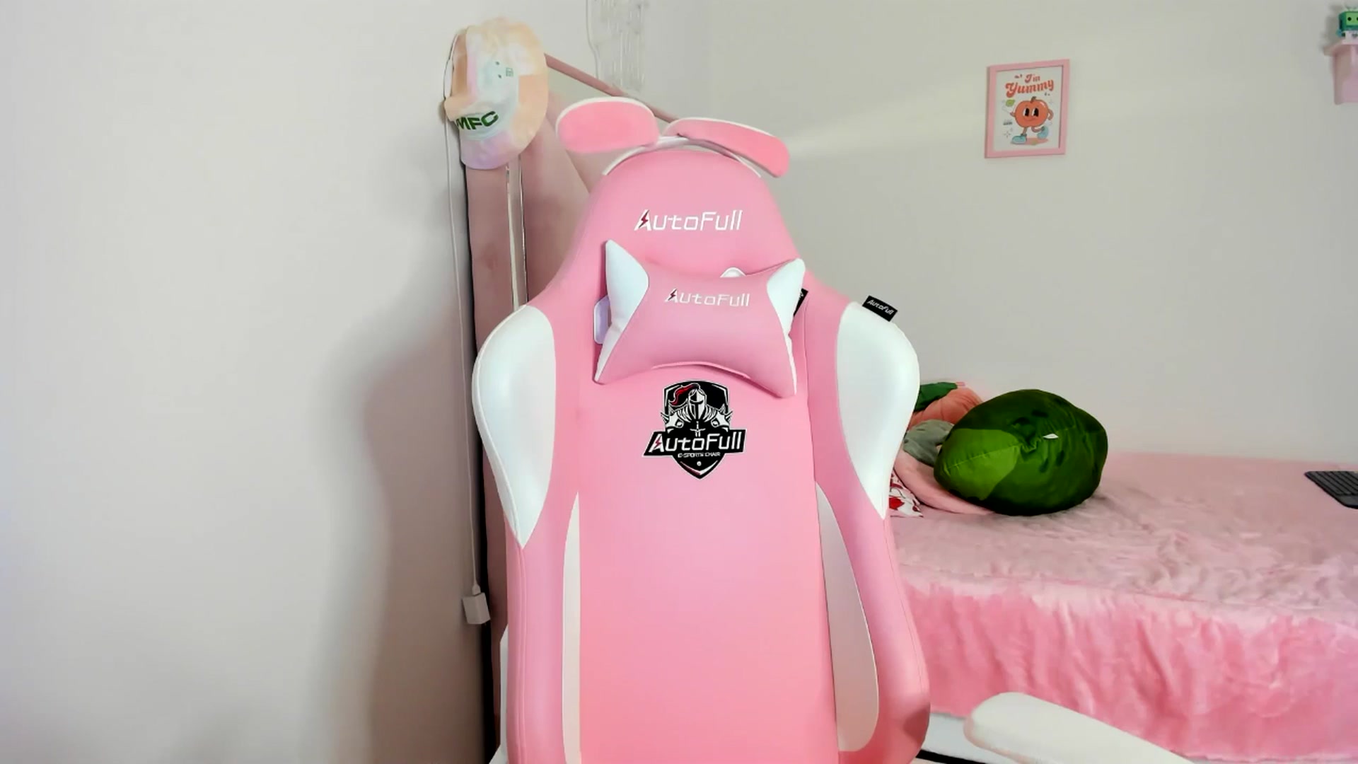 Gallery image thumbnail from Cherrycute666's myfreecams stream on, 04/19/2024, 07:35 image 20 of 20