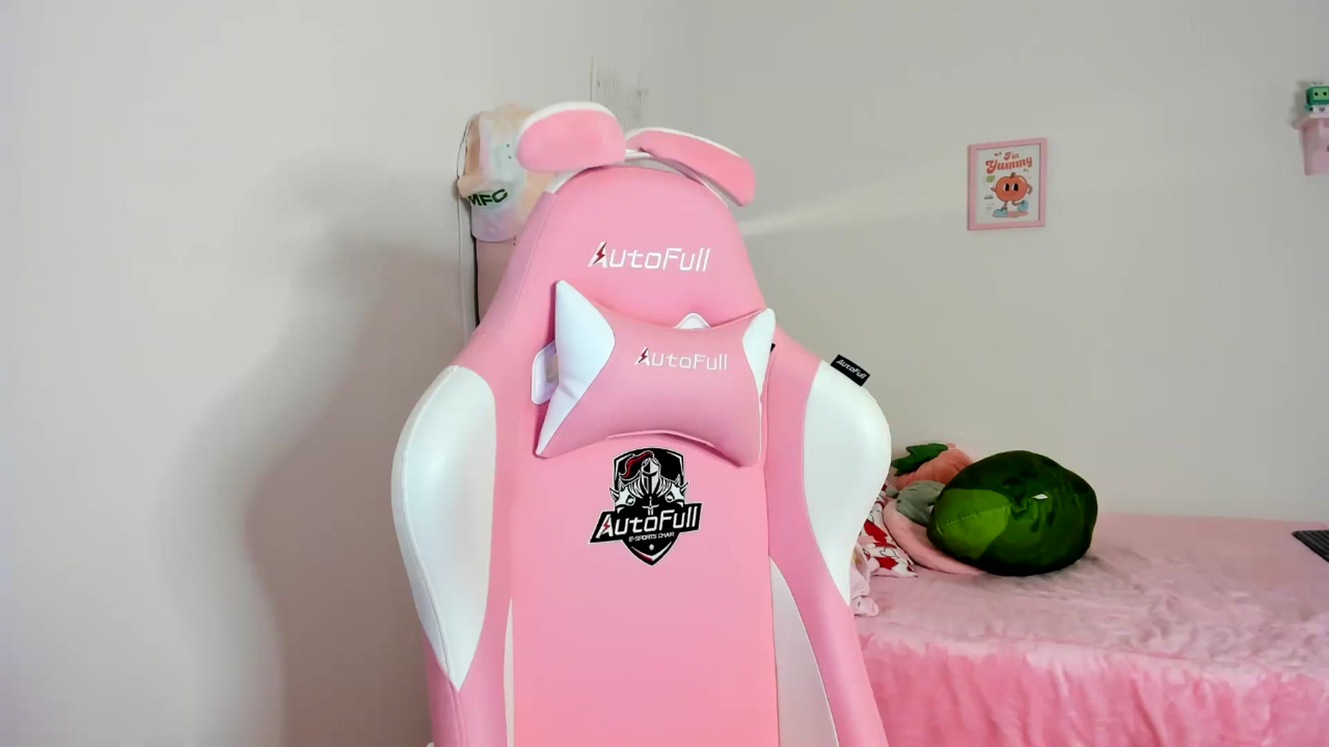 Gallery image thumbnail from Cherrycute666's myfreecams stream on, 04/19/2024, 07:35 image 3 of 20