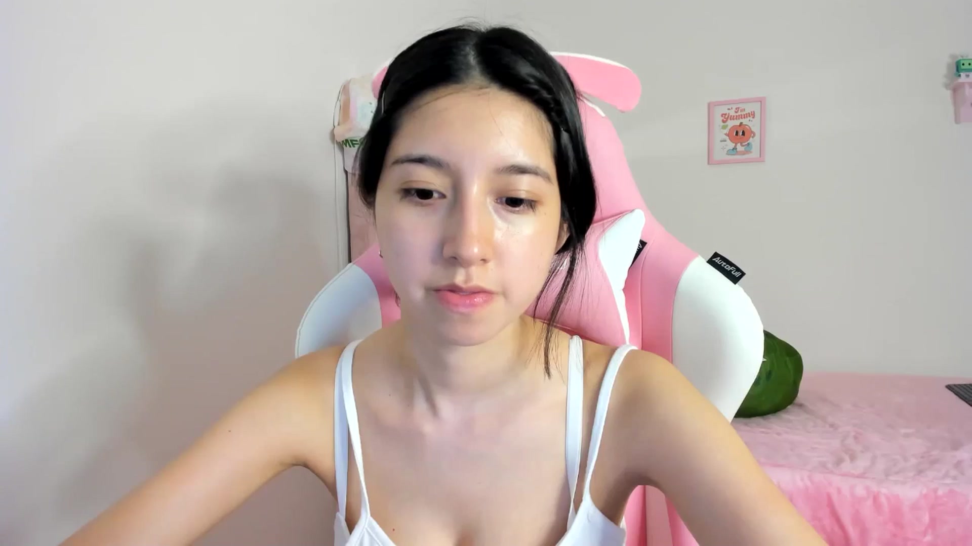 Gallery image thumbnail from Cherrycute666's myfreecams stream on, 04/19/2024, 07:35 image 7 of 20