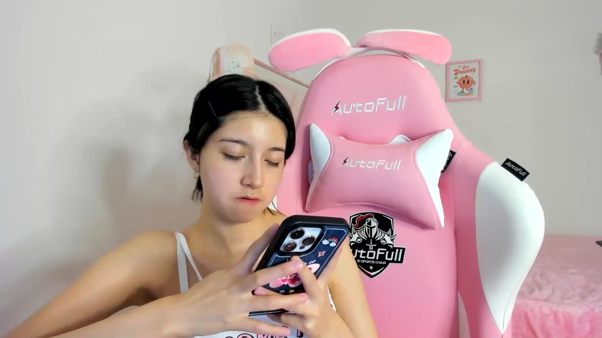 Gallery image thumbnail from Cherrycute666's myfreecams stream on, 04/19/2024, 07:35 image 2 of 20