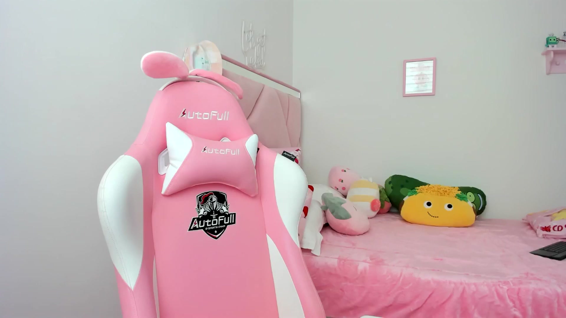 Gallery image thumbnail from Cherrycute666's myfreecams stream on, 04/19/2024, 23:36 image 2 of 20