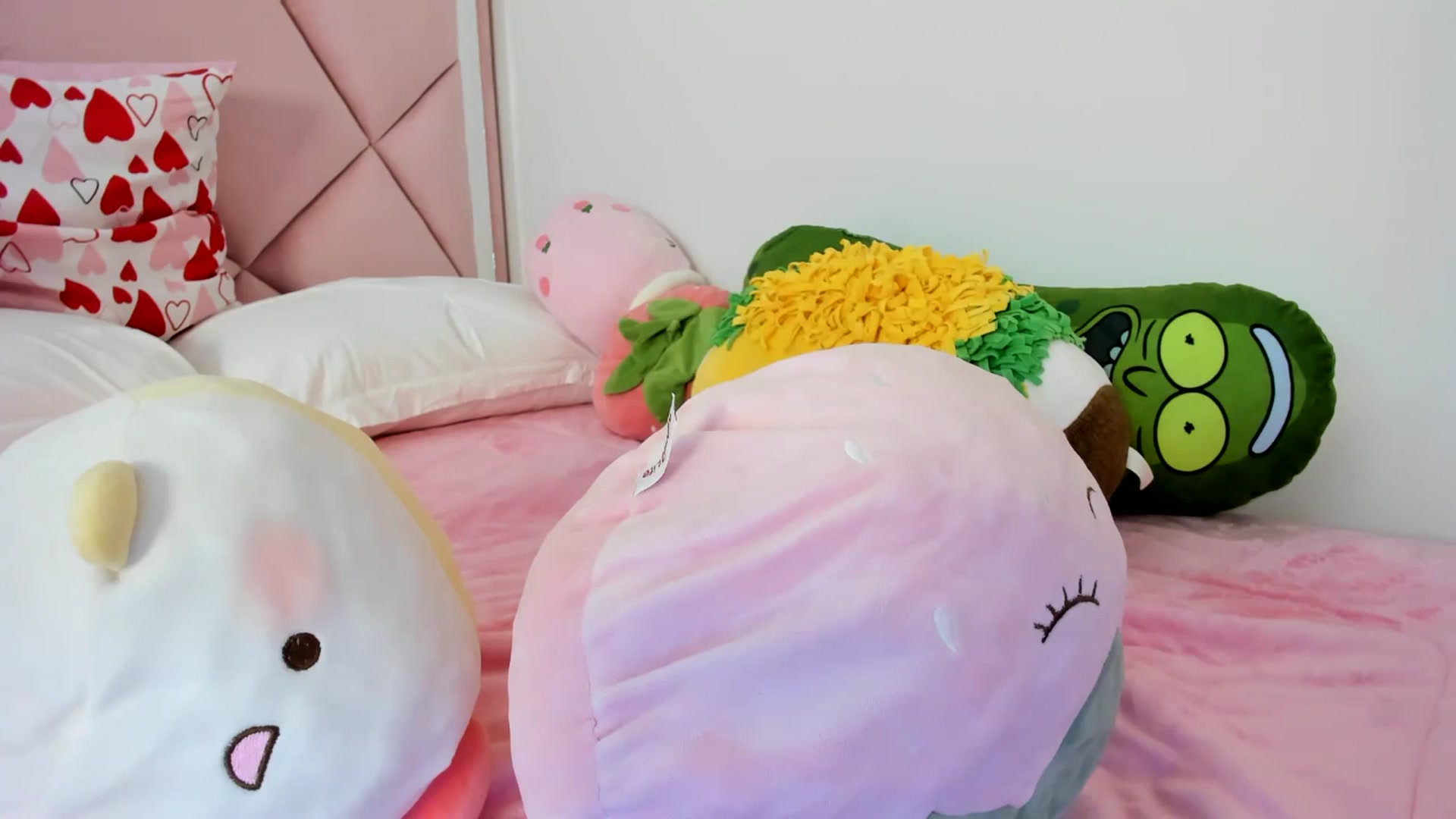 Gallery image thumbnail from Cherrycute666's myfreecams stream on, 04/19/2024, 23:36 image 20 of 20