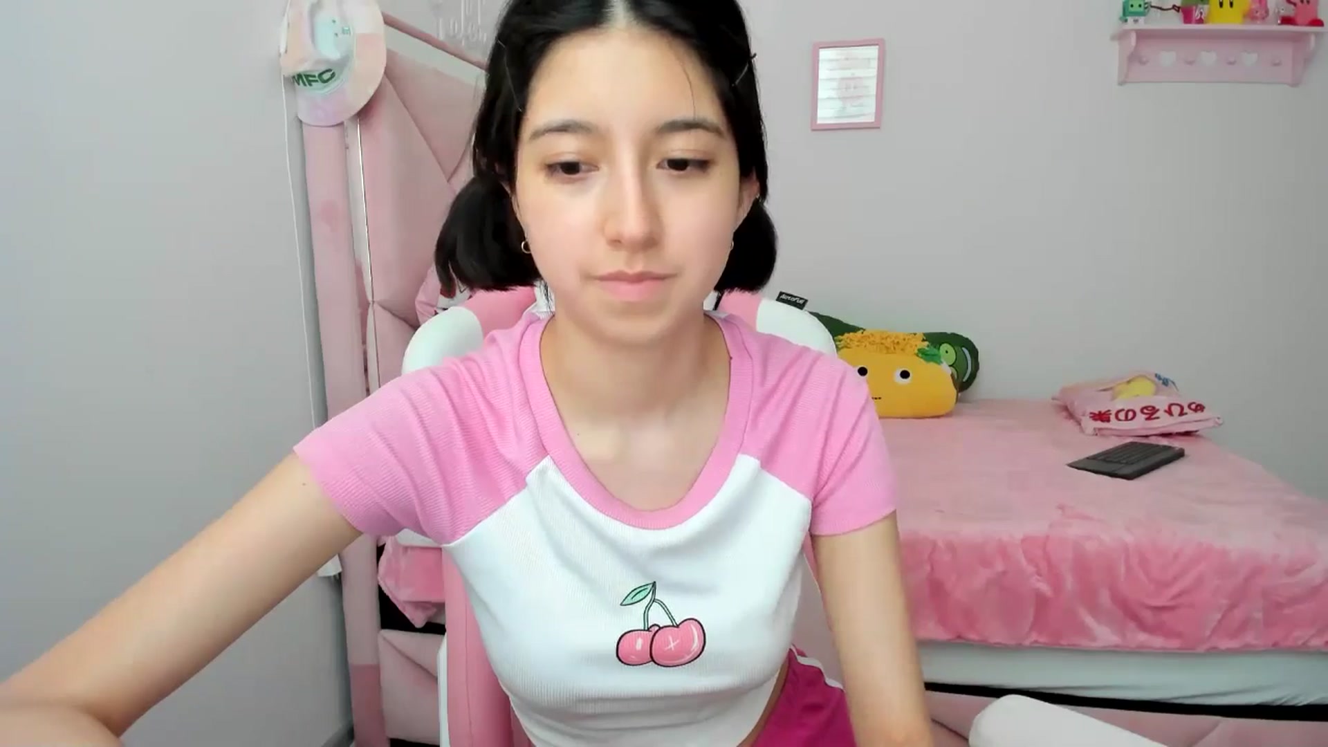 Gallery image thumbnail from Cherrycute666's myfreecams stream on, 04/19/2024, 23:36 image 12 of 20