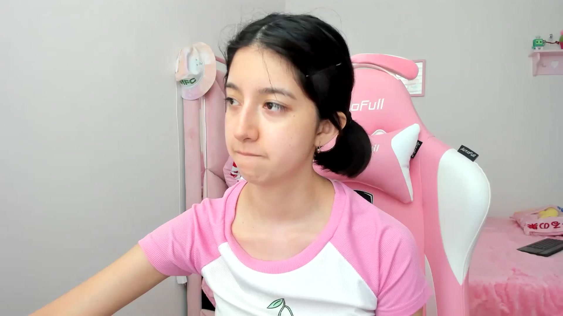 Gallery image thumbnail from Cherrycute666's myfreecams stream on, 04/19/2024, 23:36 image 9 of 20
