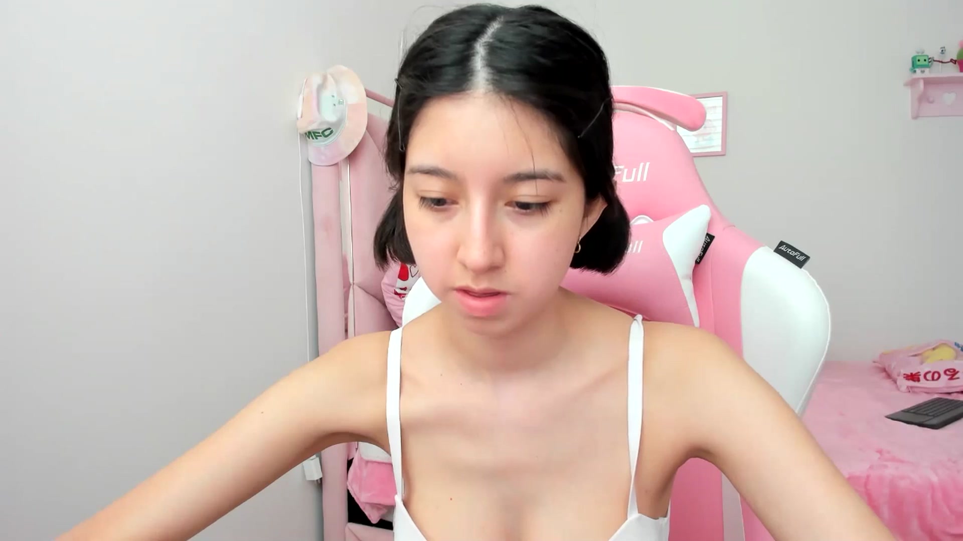 Gallery image thumbnail from Cherrycute666's myfreecams stream on, 04/19/2024, 23:36 image 8 of 20