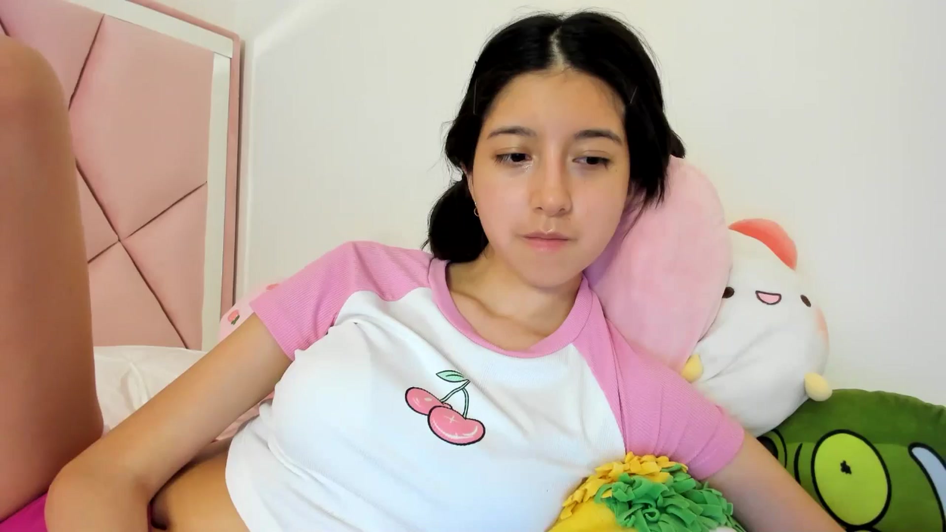 Gallery image thumbnail from Cherrycute666's myfreecams stream on, 04/20/2024, 01:06 image 5 of 20