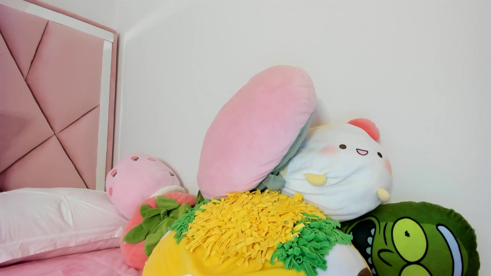 Gallery image thumbnail from Cherrycute666's myfreecams stream on, 04/20/2024, 01:06 image 1 of 20