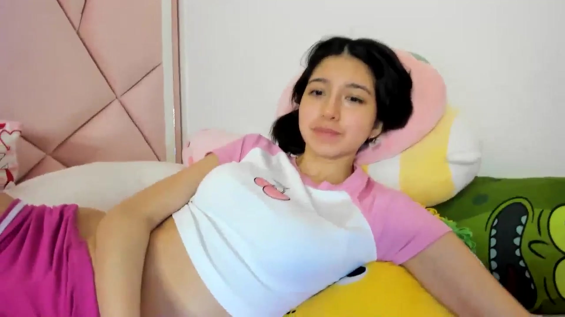 Gallery image thumbnail from Cherrycute666's myfreecams stream on, 04/20/2024, 05:05 image 17 of 20
