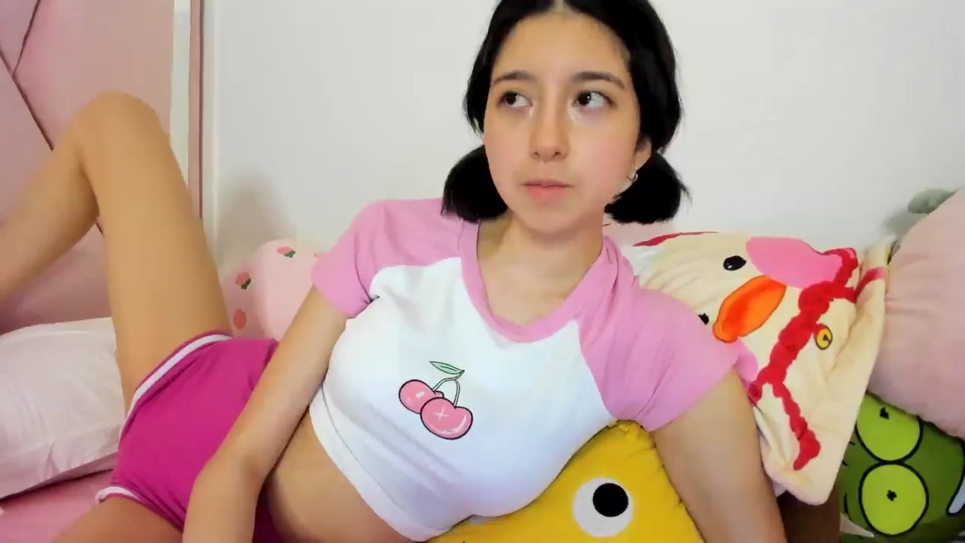 Gallery image thumbnail from Cherrycute666's myfreecams stream on, 04/20/2024, 05:05 image 6 of 20