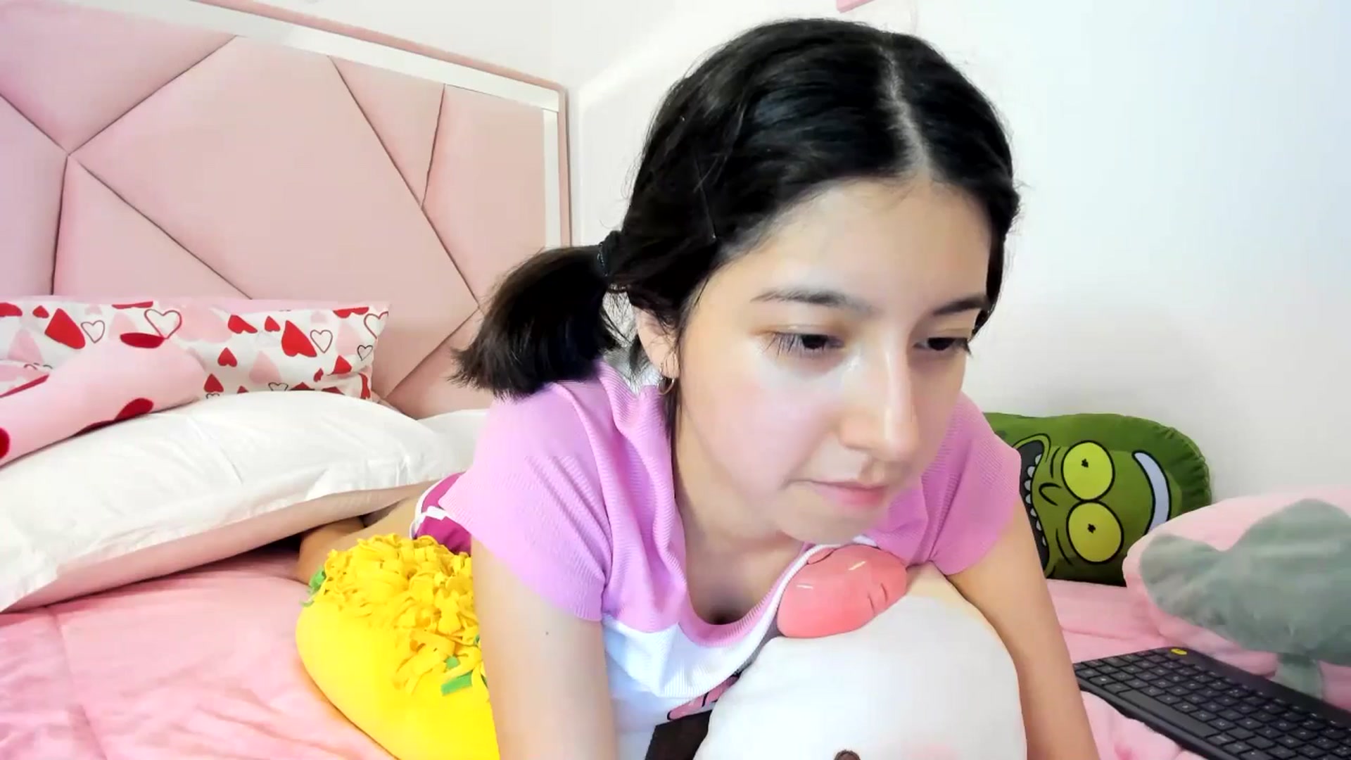 Gallery image thumbnail from Cherrycute666's myfreecams stream on, 04/20/2024, 05:05 image 14 of 20
