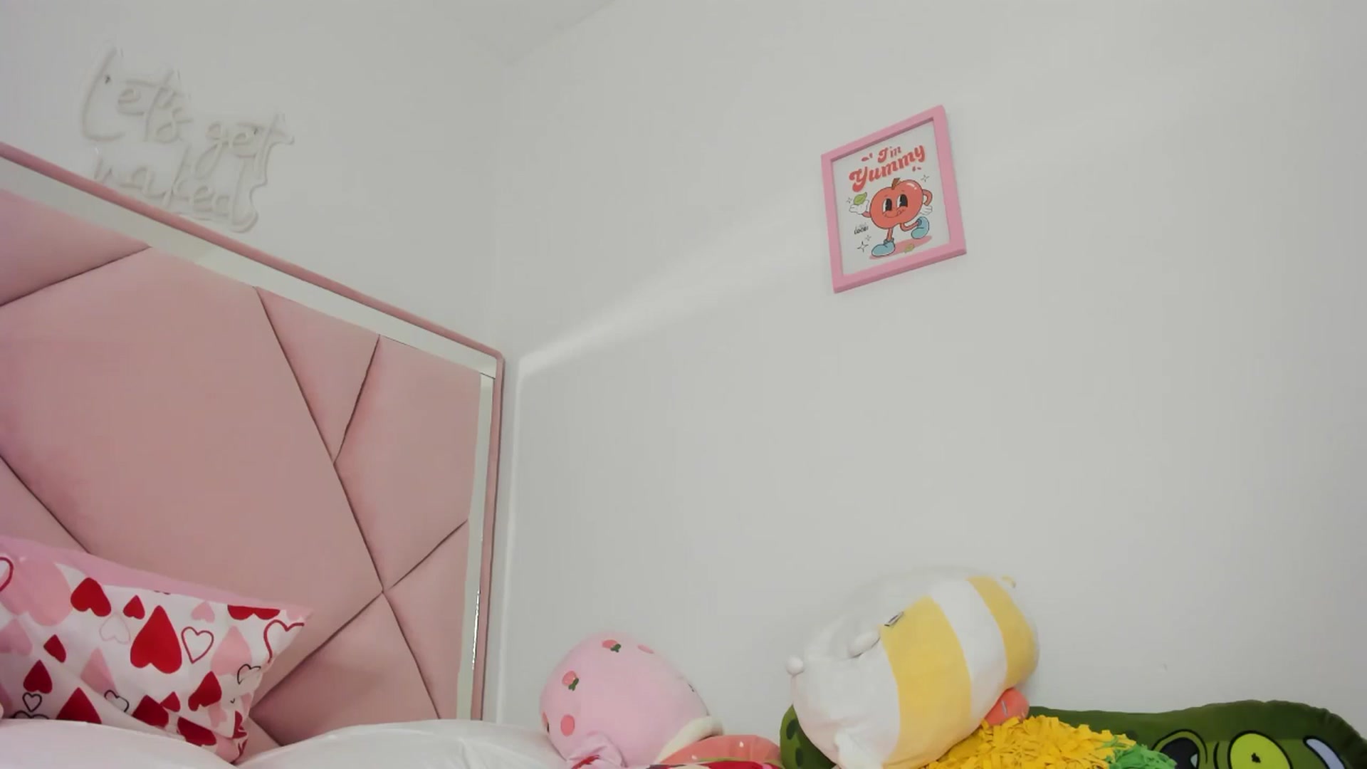 Gallery image thumbnail from Cherrycute666's myfreecams stream on, 04/20/2024, 05:05 image 12 of 20