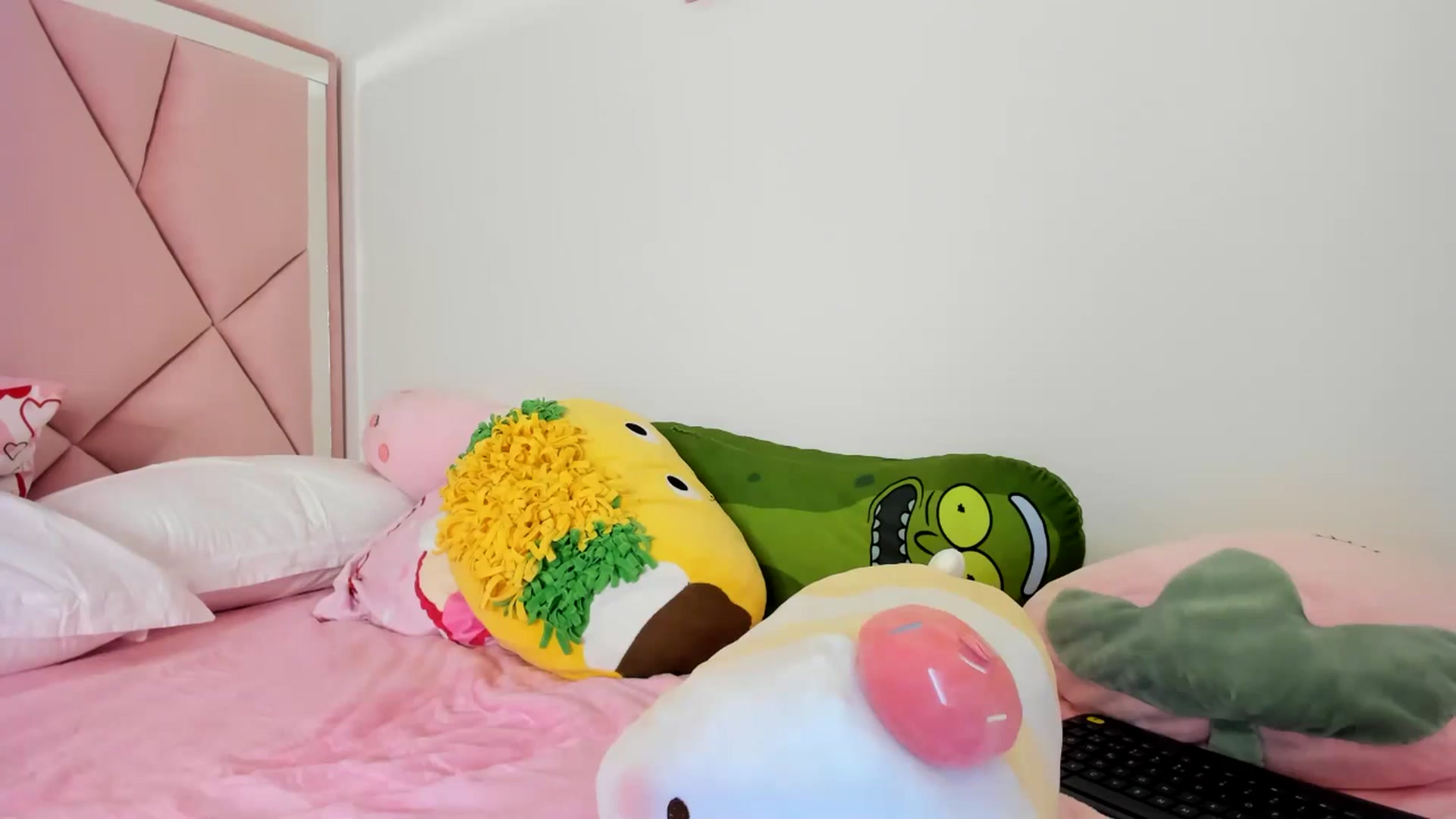 Gallery image thumbnail from Cherrycute666's myfreecams stream on, 04/20/2024, 05:05 image 16 of 20