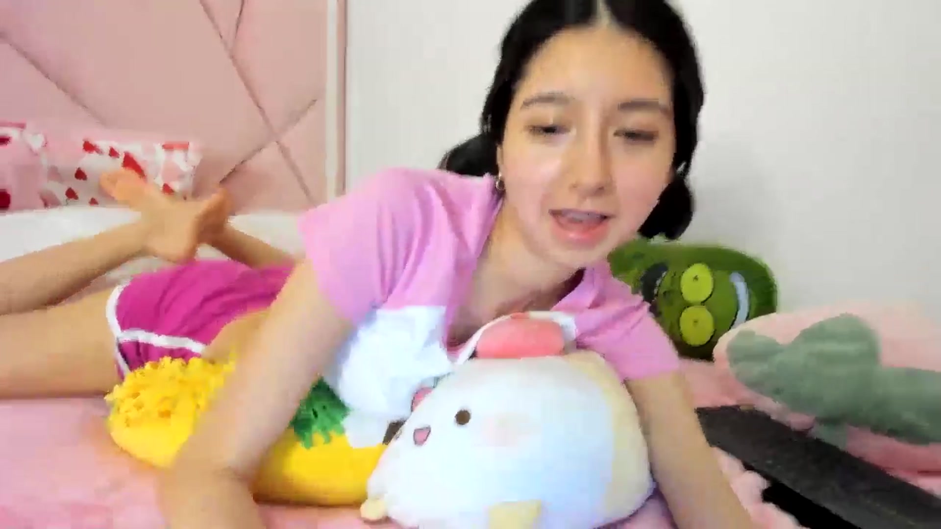 Gallery image thumbnail from Cherrycute666's myfreecams stream on, 04/20/2024, 05:05 image 13 of 20