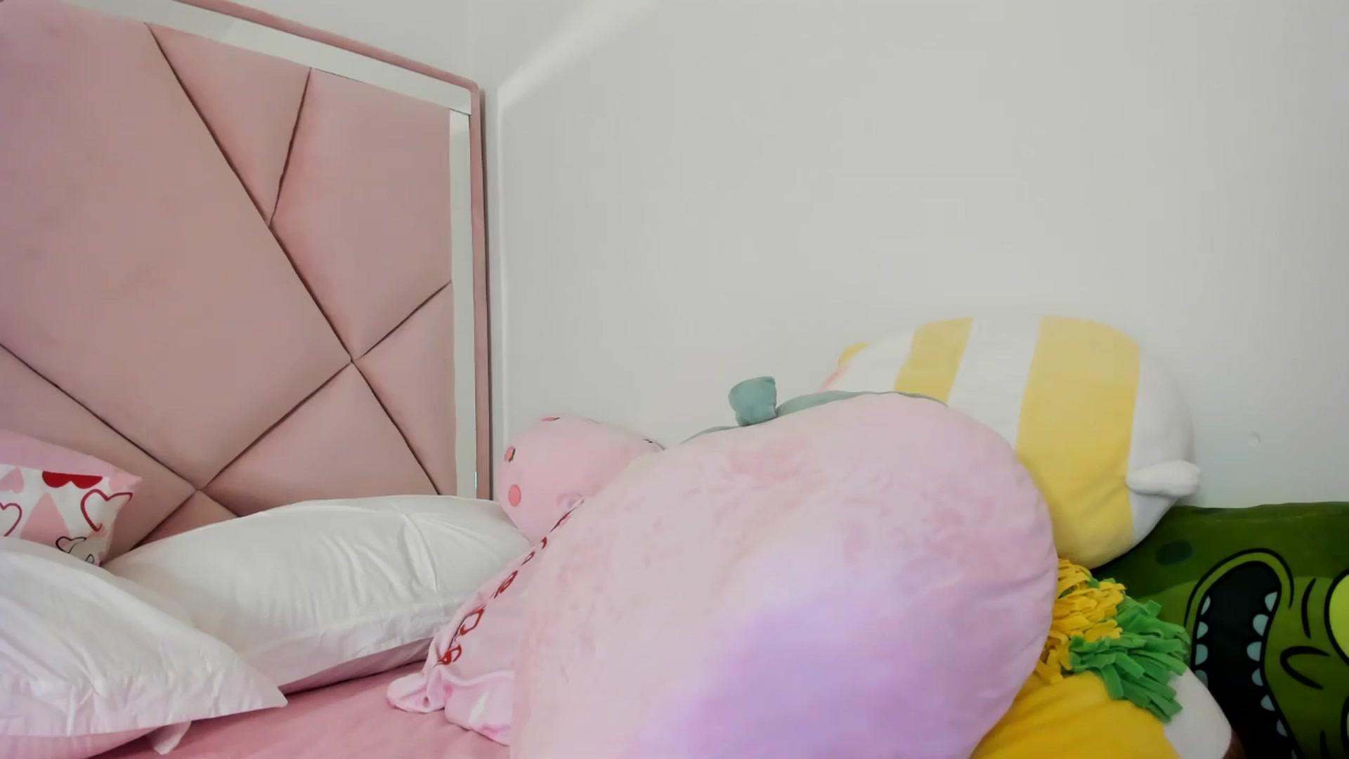 Gallery image thumbnail from Cherrycute666's myfreecams stream on, 04/20/2024, 06:00 image 12 of 20