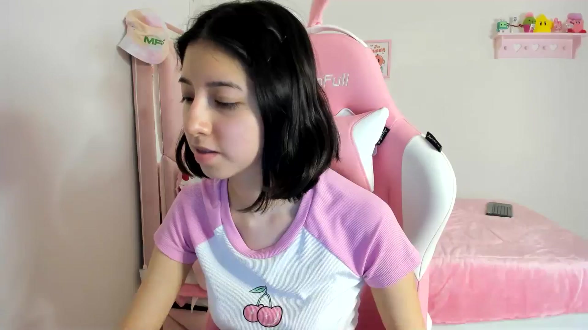Gallery image thumbnail from Cherrycute666's myfreecams stream on, 04/20/2024, 08:46 image 12 of 20