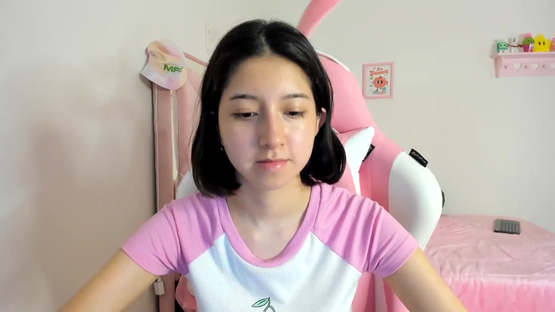 Gallery image thumbnail from Cherrycute666's myfreecams stream on, 04/20/2024, 08:46 image 8 of 20