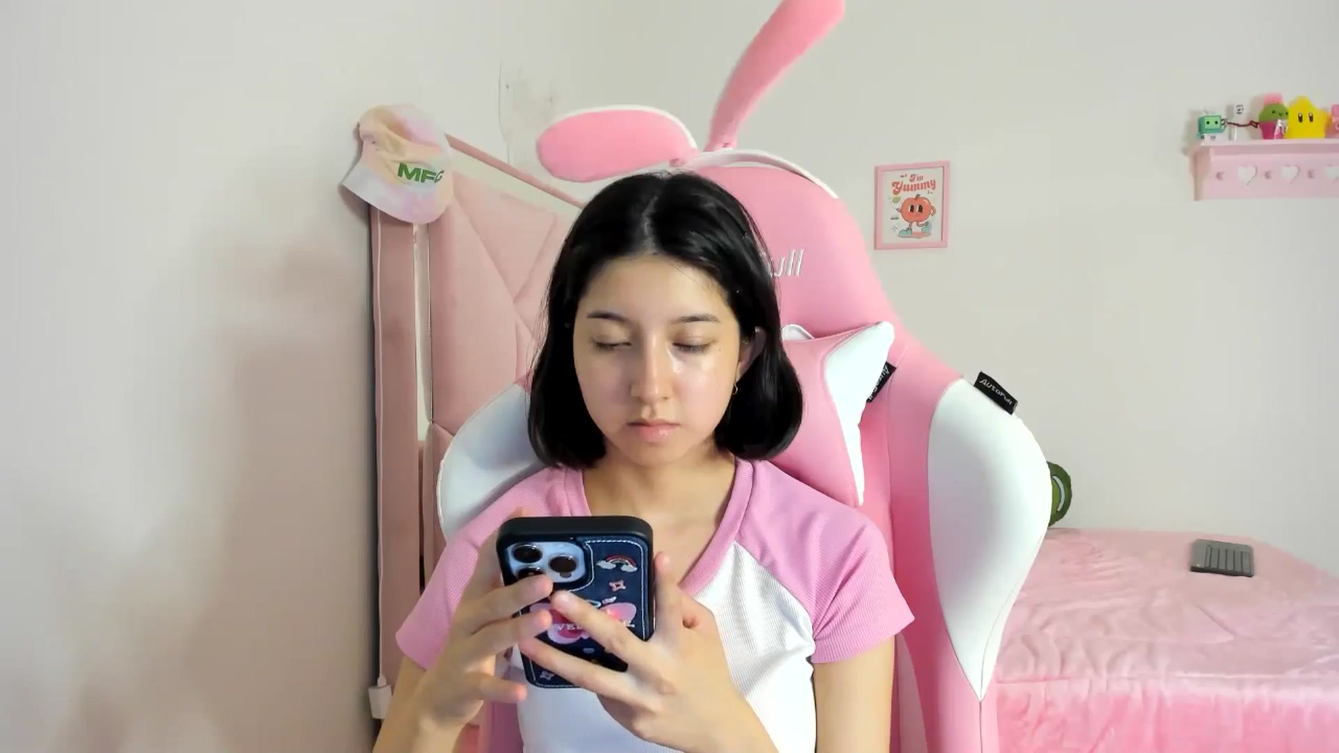 Gallery image thumbnail from Cherrycute666's myfreecams stream on, 04/20/2024, 08:46 image 9 of 20