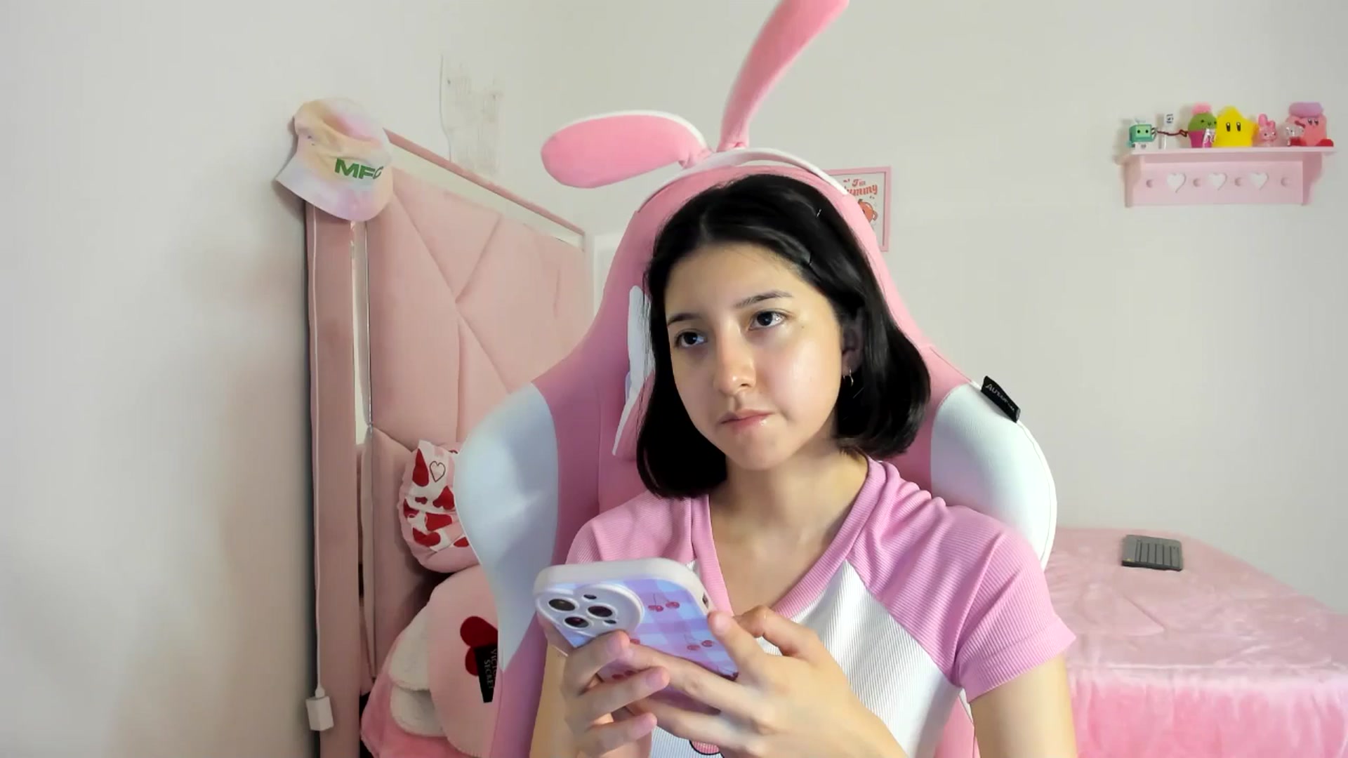 Gallery image thumbnail from Cherrycute666's myfreecams stream on, 04/20/2024, 08:46 image 11 of 20