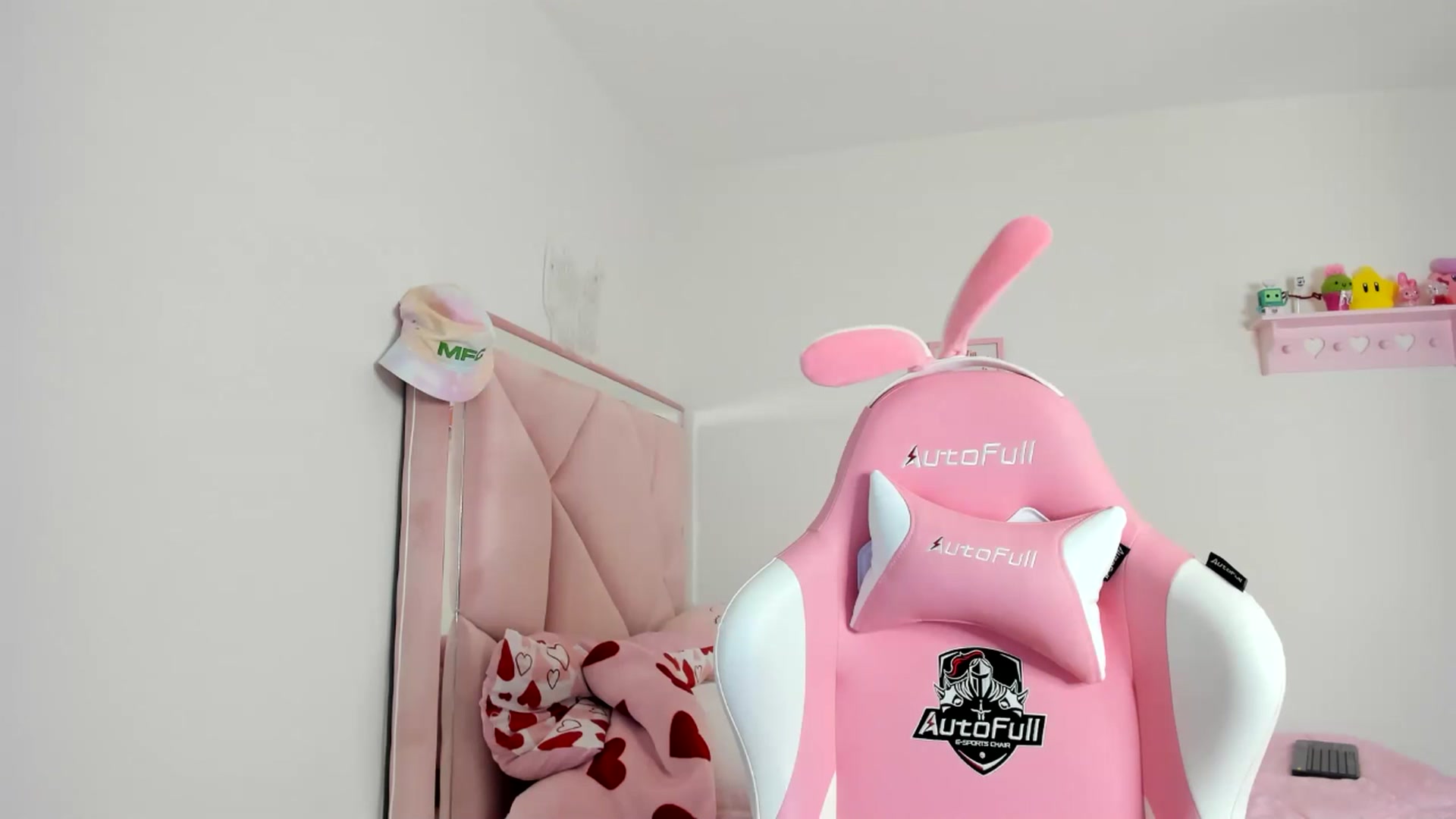 Gallery image thumbnail from Cherrycute666's myfreecams stream on, 04/20/2024, 08:46 image 7 of 20