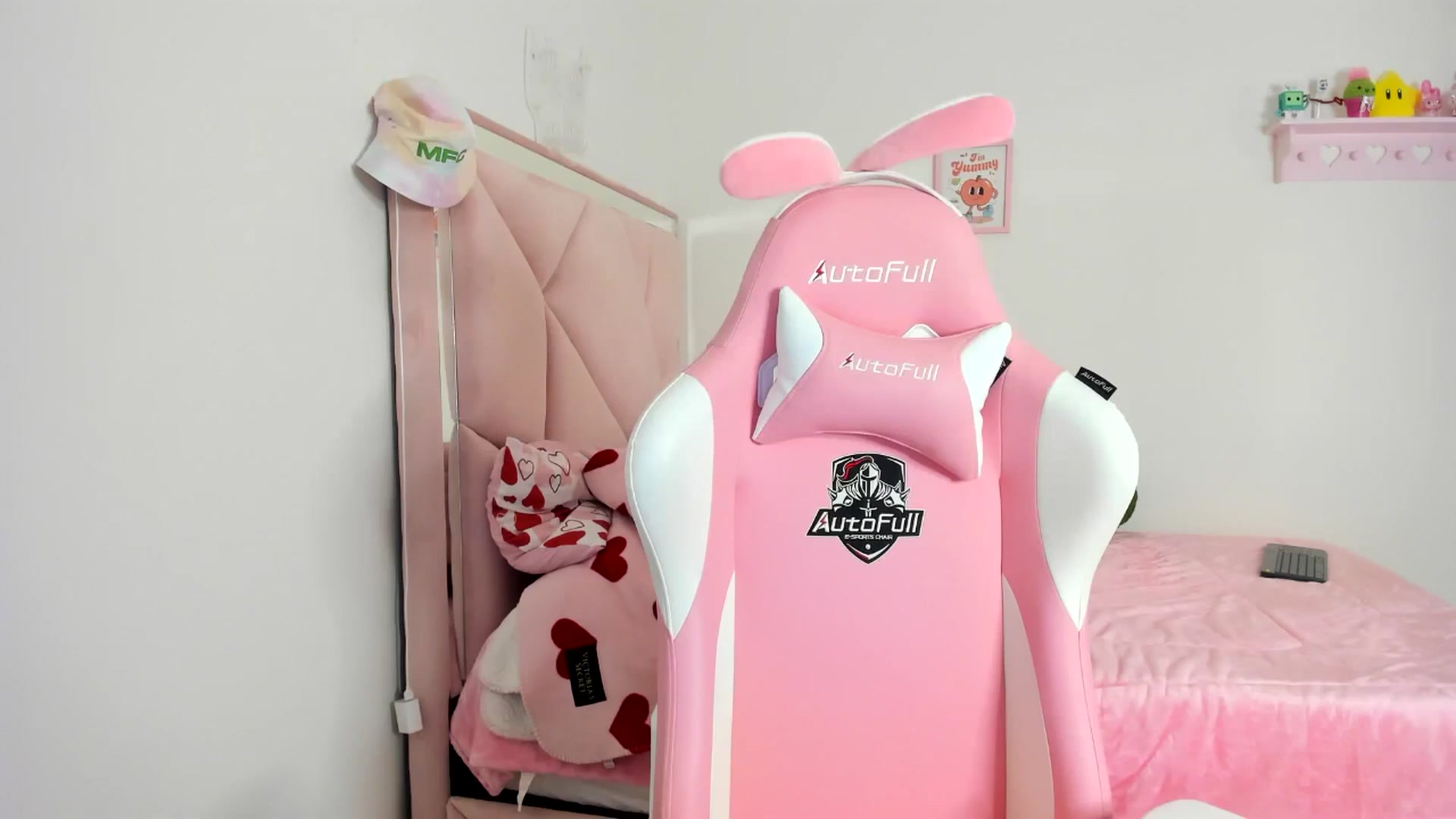 Gallery image thumbnail from Cherrycute666's myfreecams stream on, 04/20/2024, 08:46 image 20 of 20