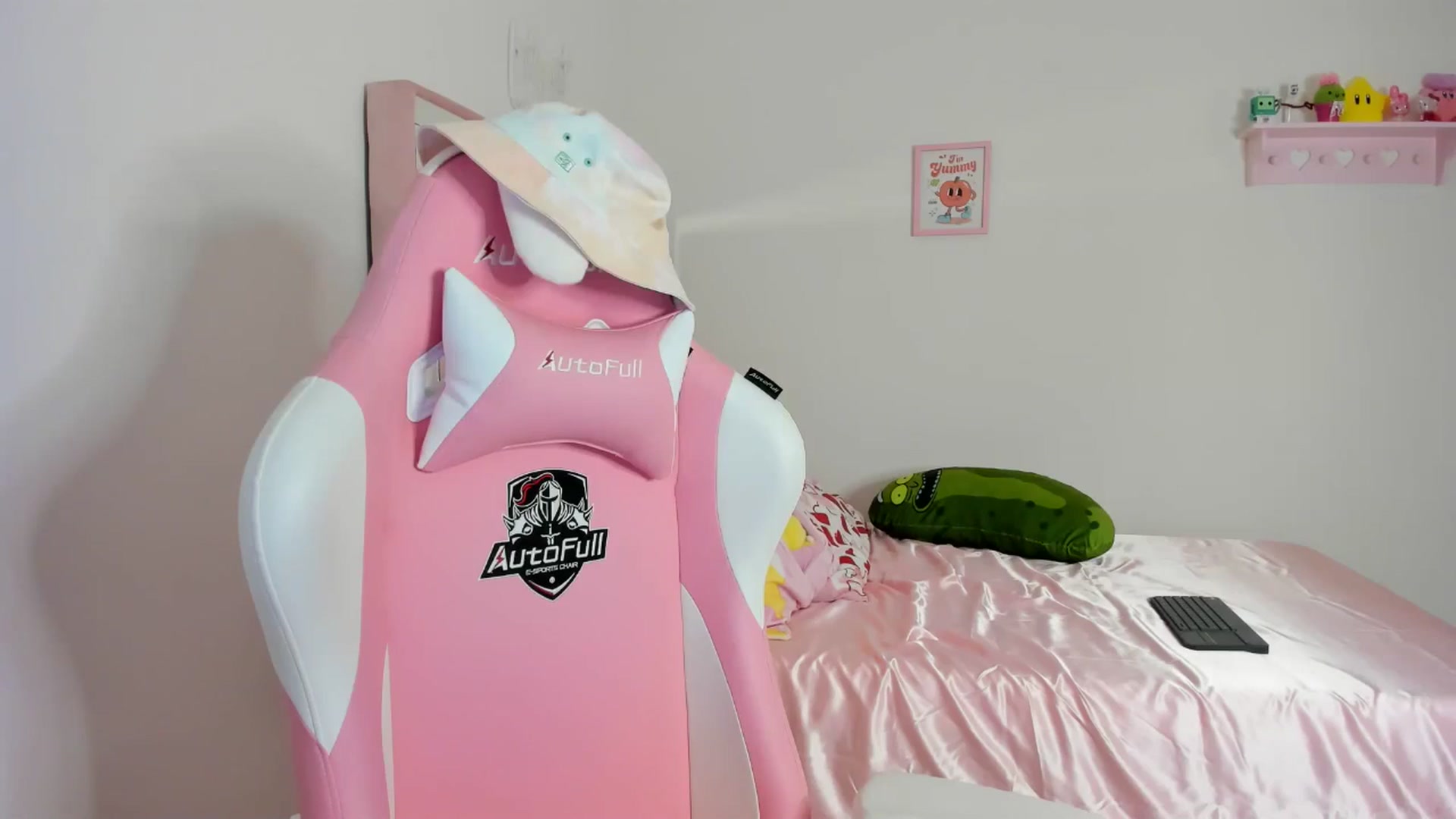 Gallery image thumbnail from Cherrycute666's myfreecams stream on, 04/28/2024, 02:19 image 6 of 20