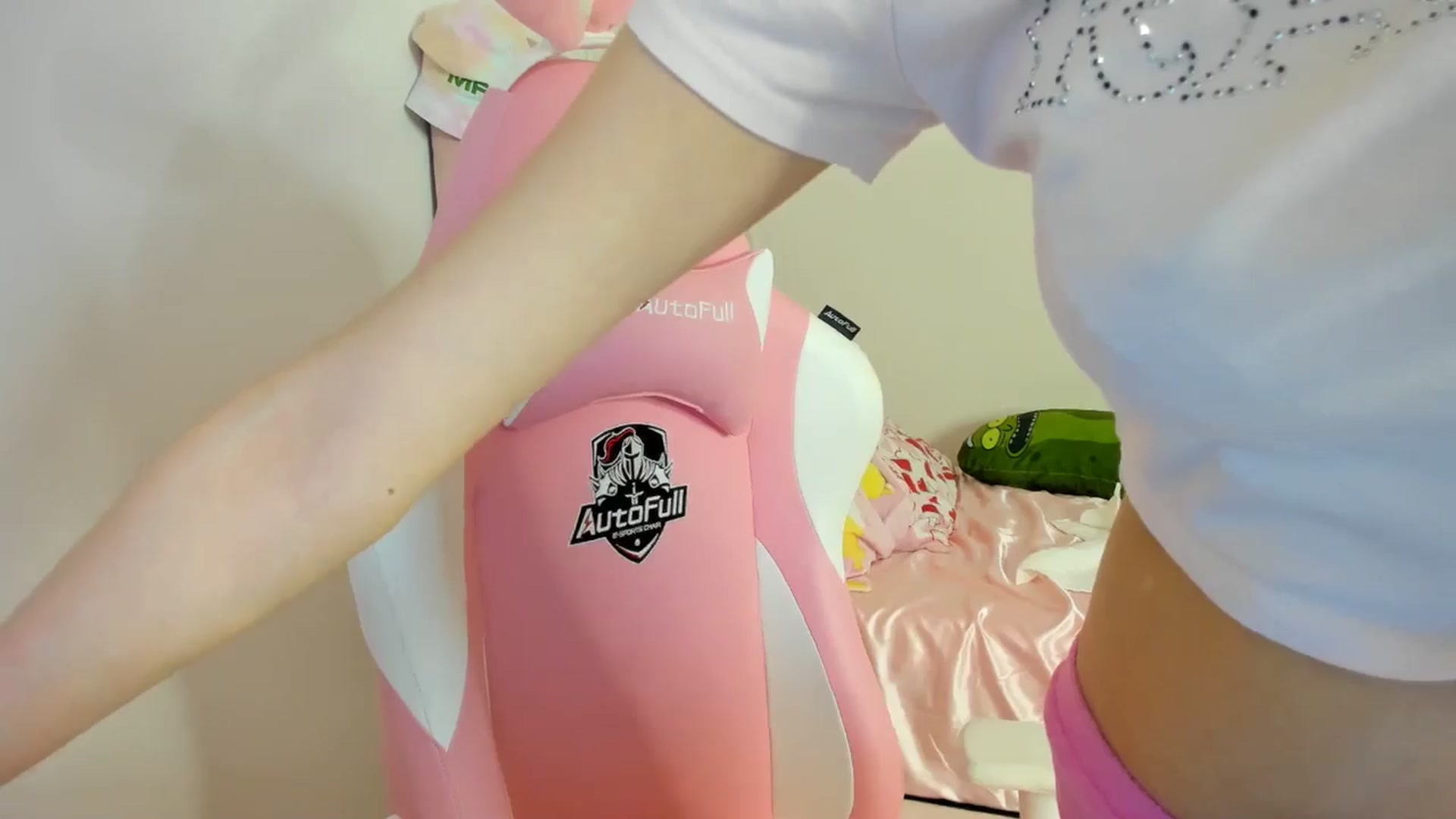 Gallery image thumbnail from Cherrycute666's myfreecams stream on, 04/28/2024, 04:38 image 16 of 20