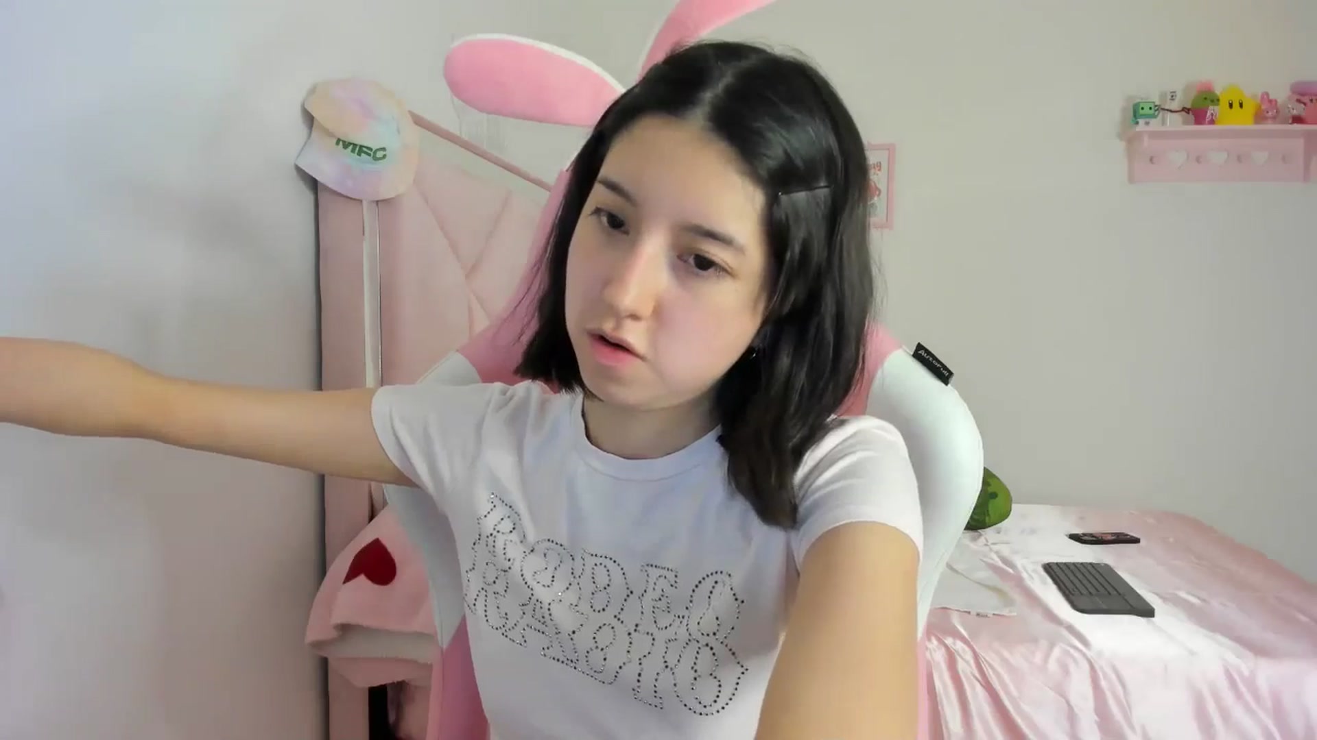 Gallery image thumbnail from Cherrycute666's myfreecams stream on, 04/28/2024, 04:38 image 6 of 20